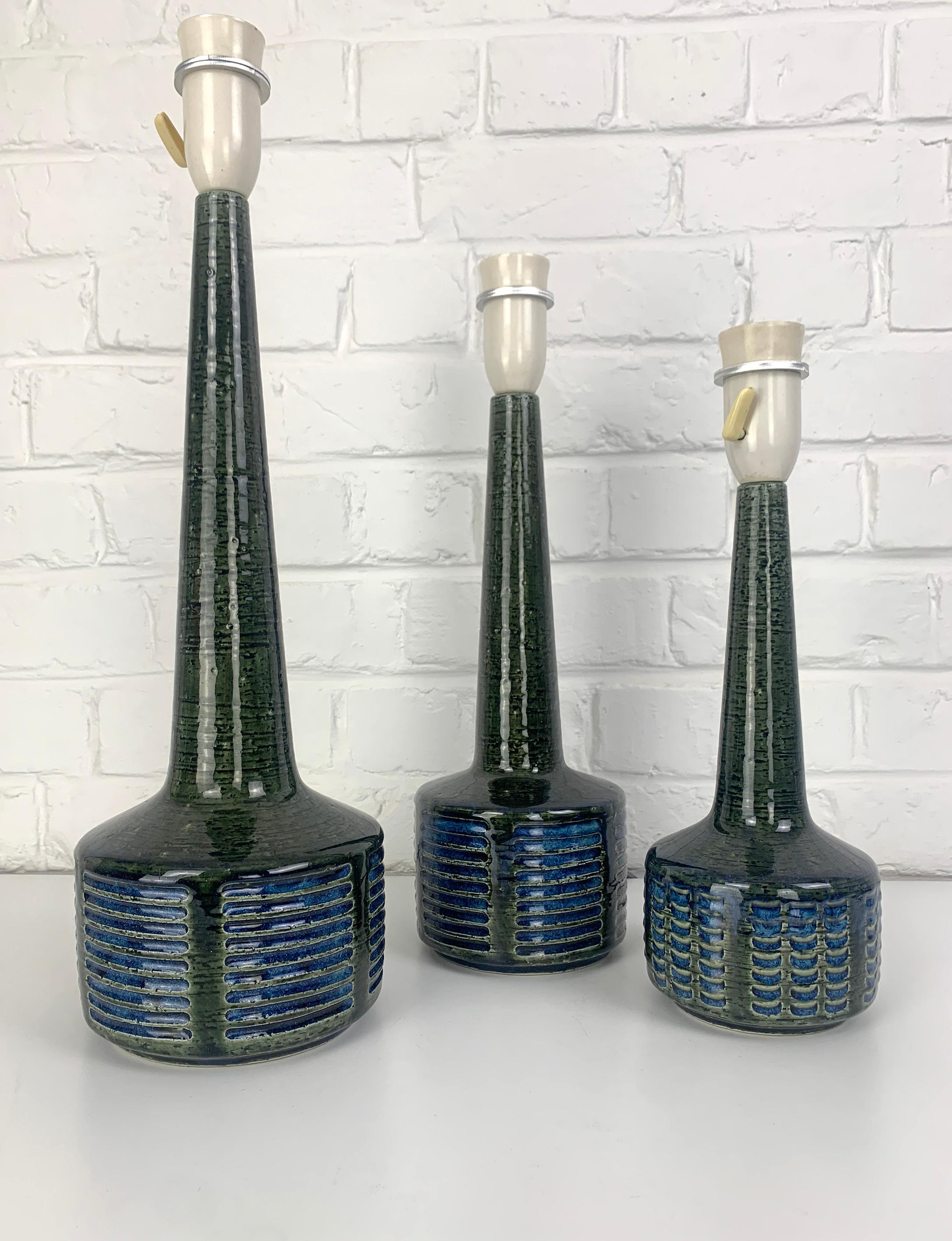 20ième siècle Lot de 3 lampes de table en céramique olive Palshus Danemark grès Linnemann-Schmidt en vente
