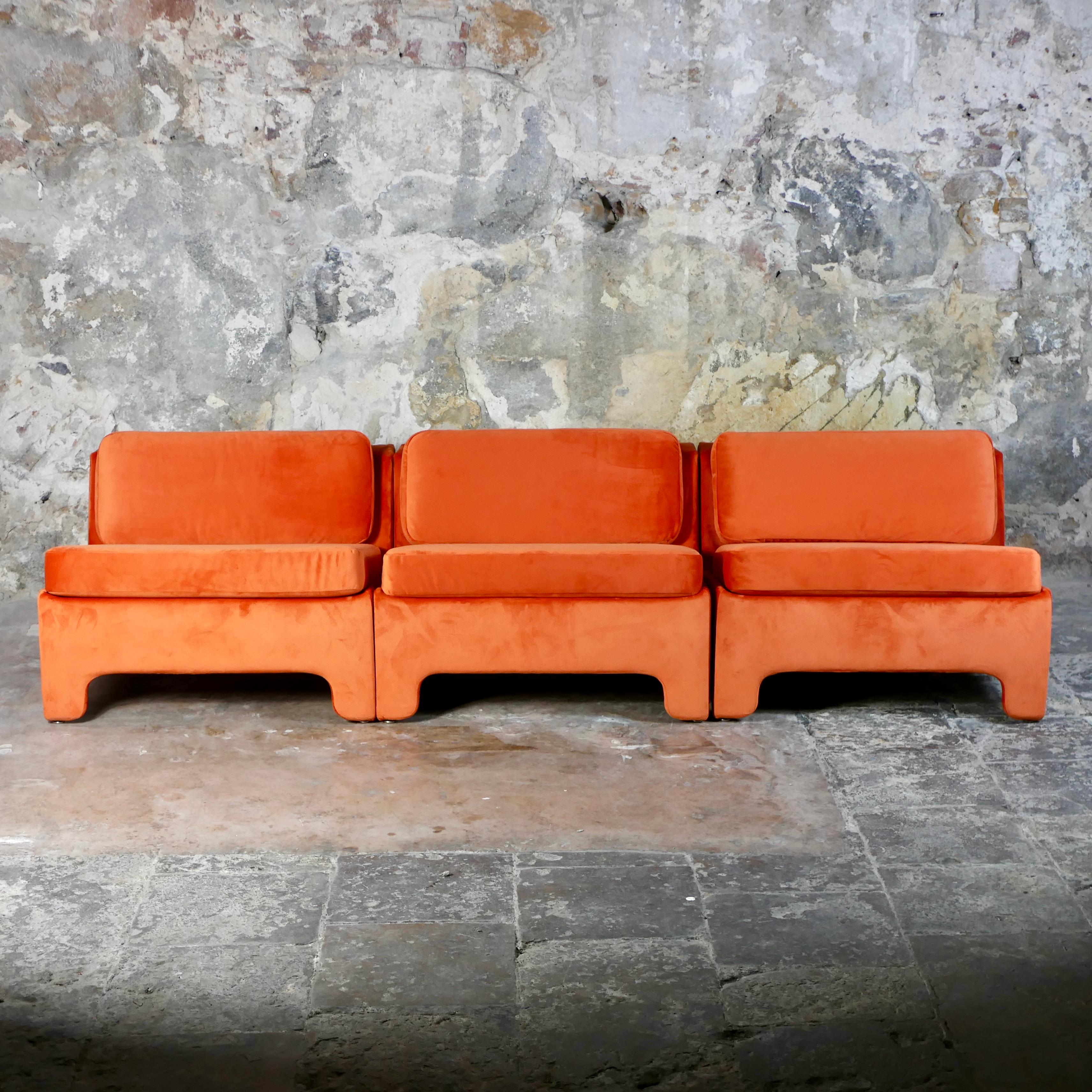 Set of 3 orange velvet armchairs by Beaufort, made in Belgium, 1970s In Good Condition In Lyon, FR