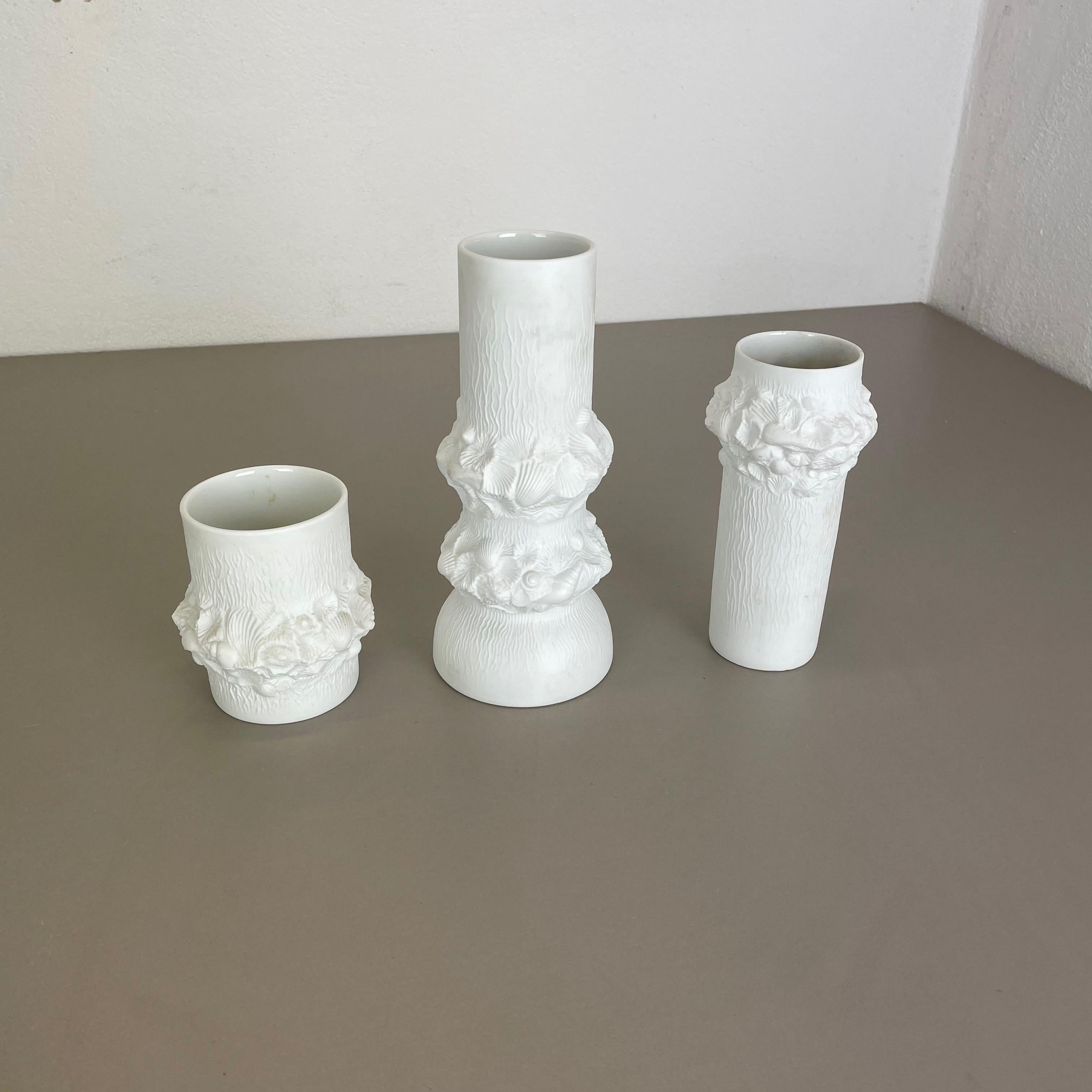 Mid-Century Modern Ensemble de 3 vases d'origine OP Art Biscuit en porcelaine par AK Kaiser, Allemagne, 1970 en vente