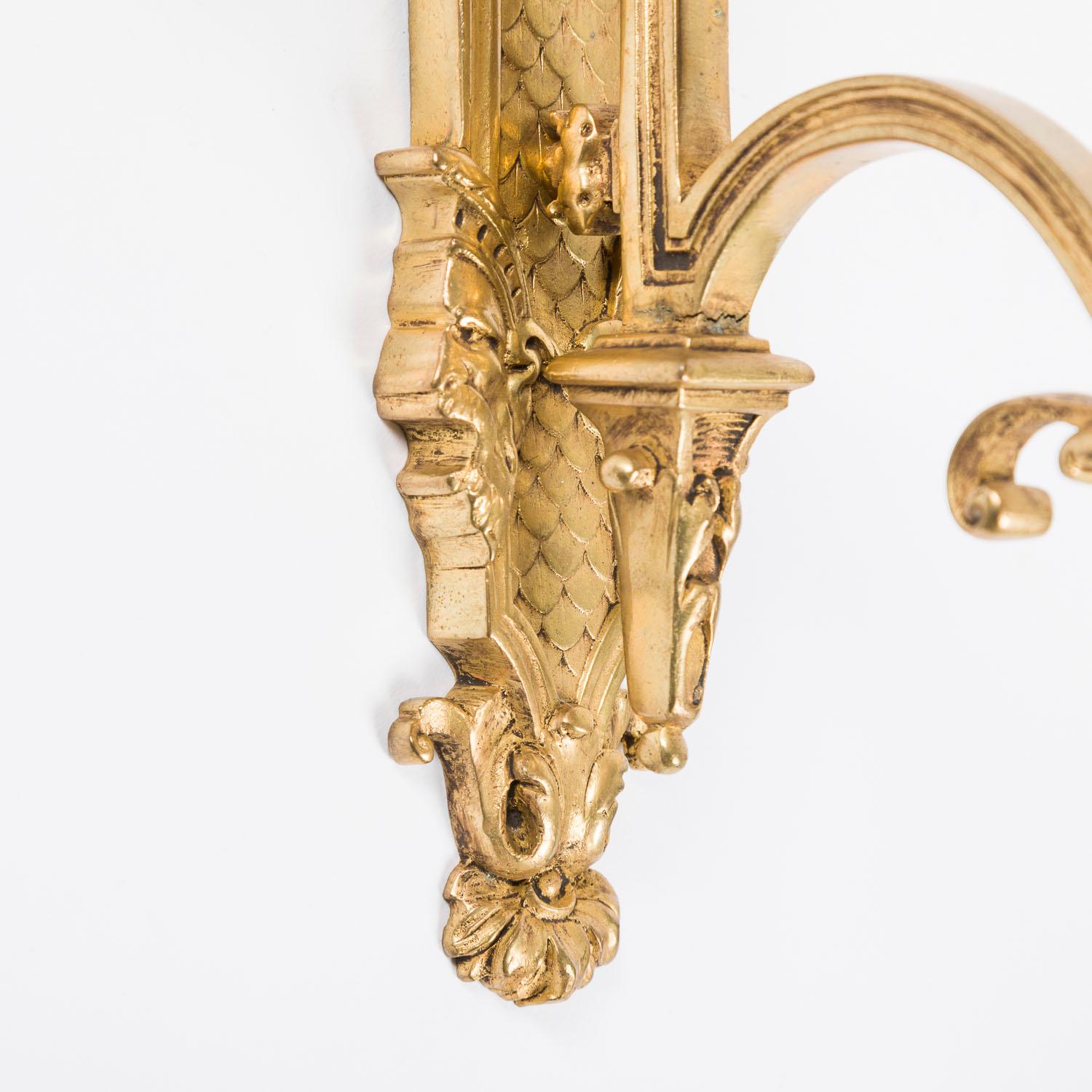 Ensemble de 3 crochets de rideaux en bronze doré ornés de style Louis XV en vente 2