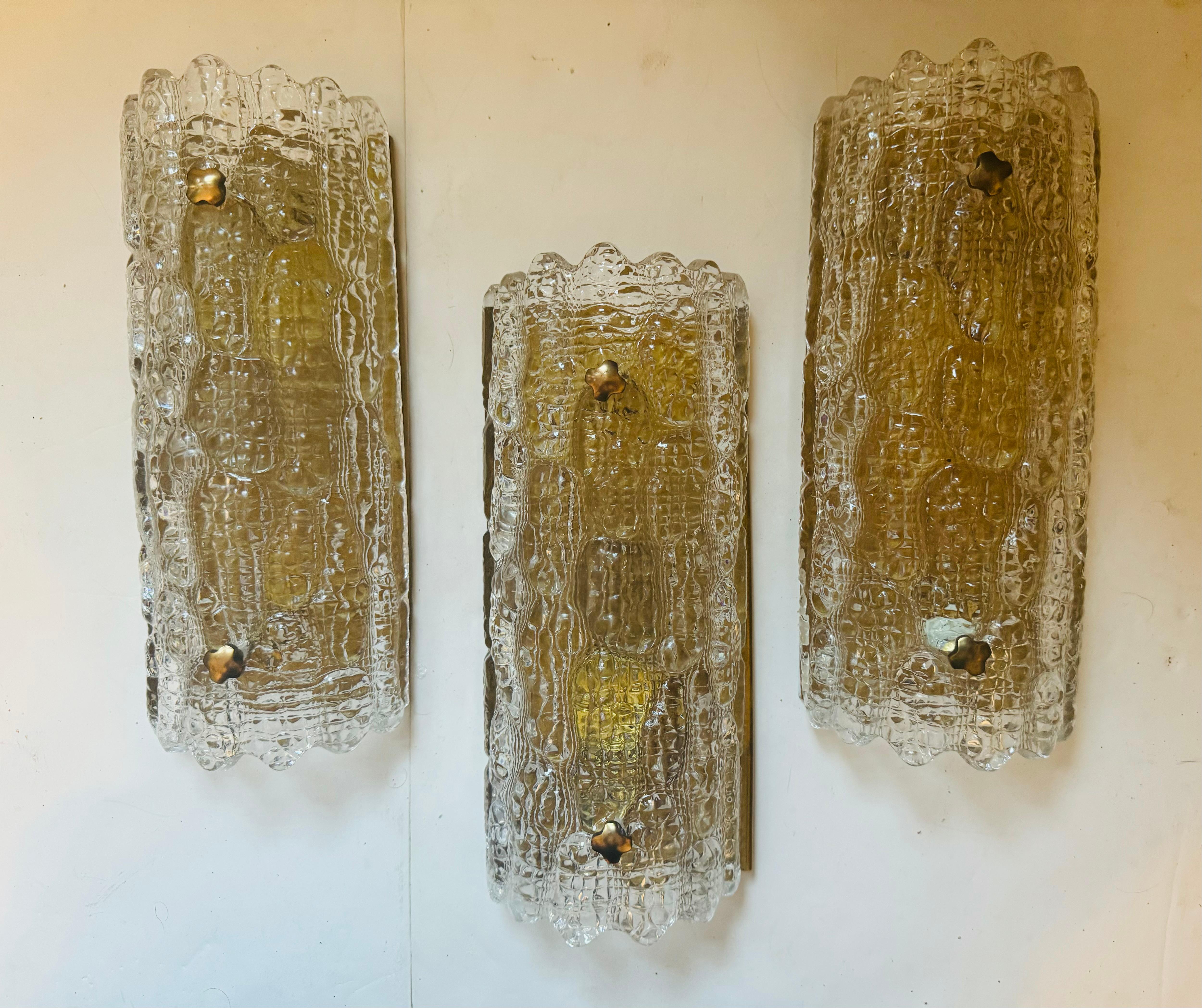 Mid-Century moderno Set di 3 lampade da parete Orrefors in cristallo del 1960, Svezia, metà del secolo scorso in vendita