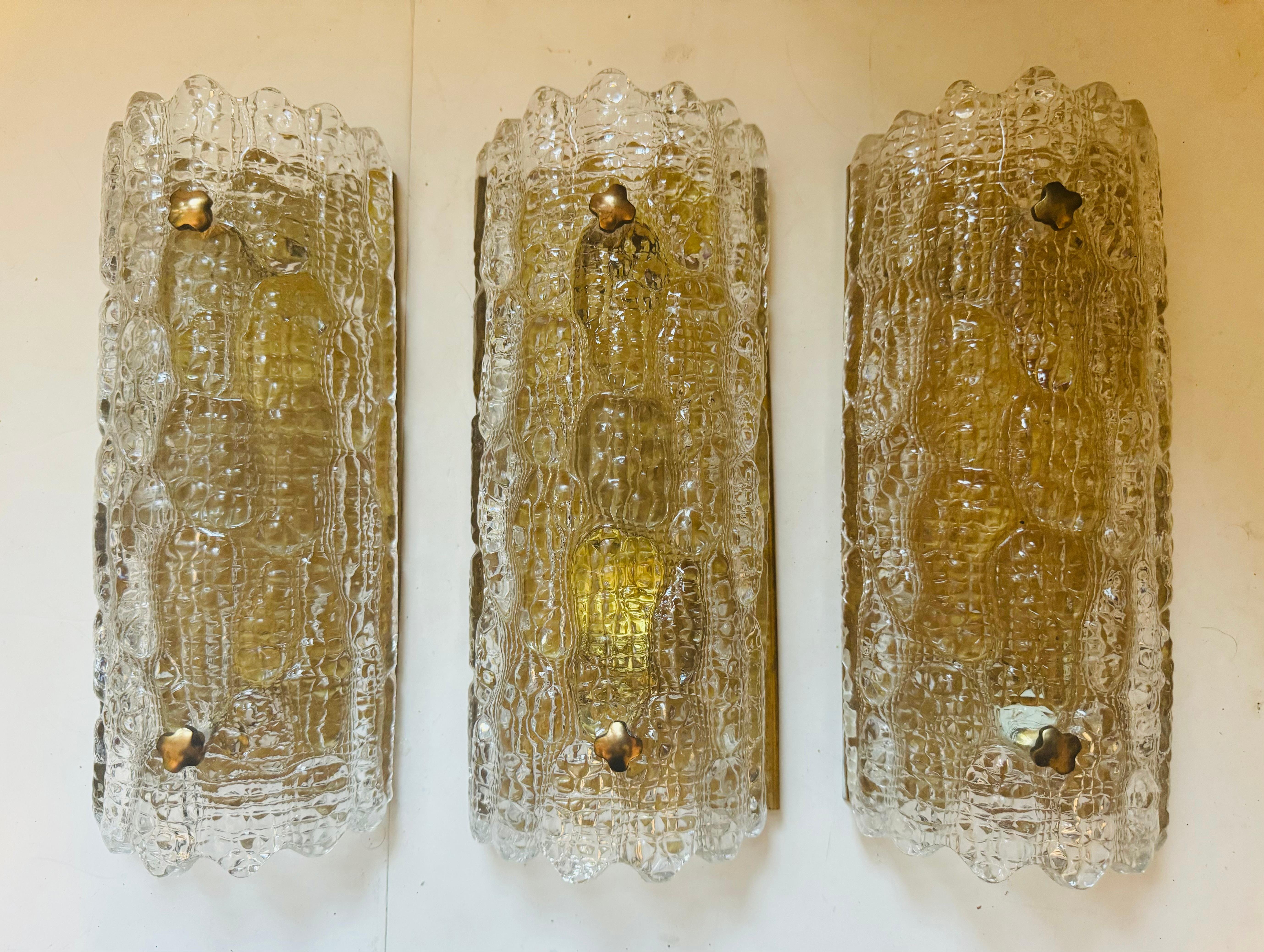 Metà XX secolo Set di 3 lampade da parete Orrefors in cristallo del 1960, Svezia, metà del secolo scorso in vendita
