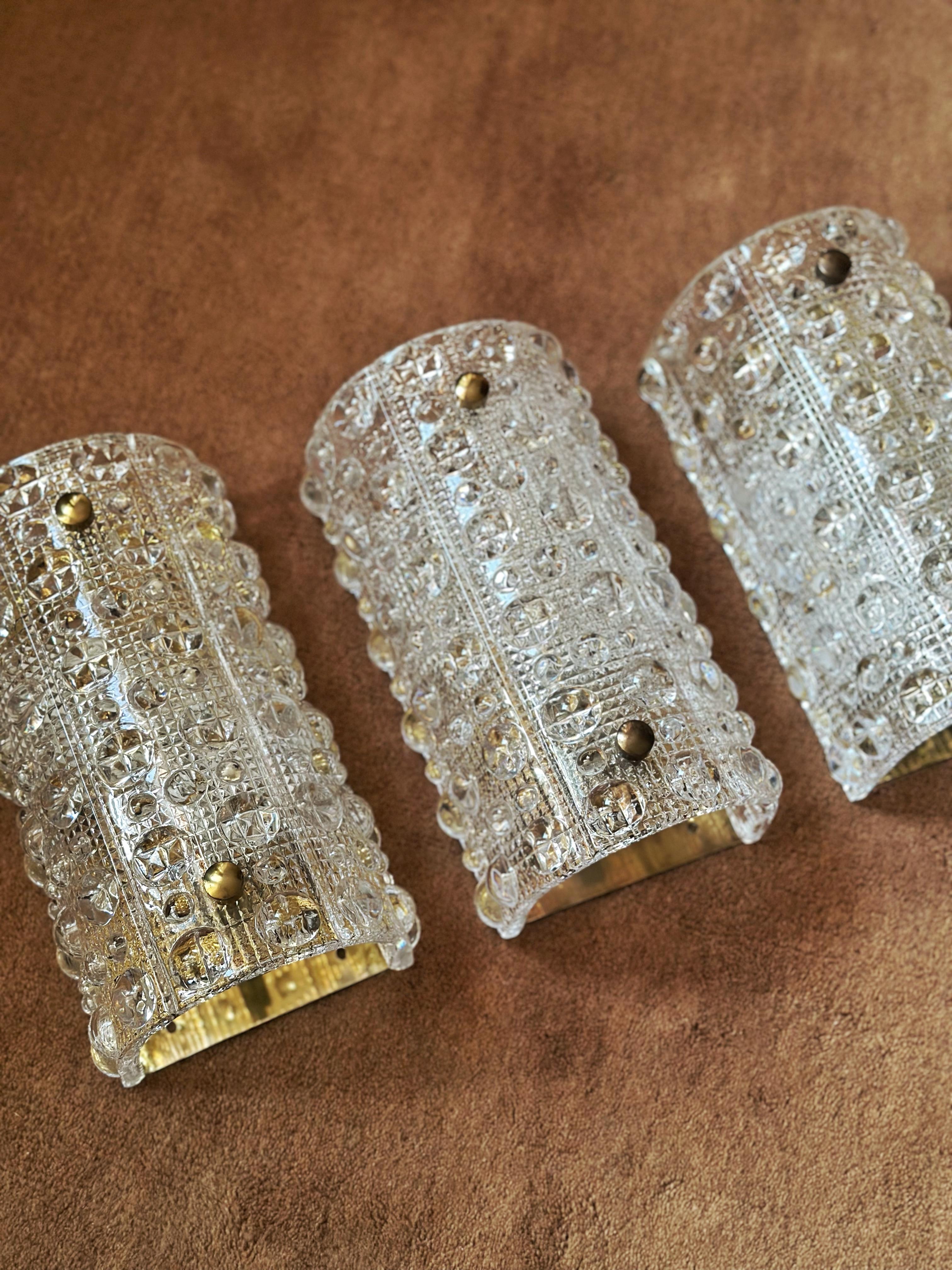 Juego de 3 apliques de pared Iconic Bubble de cristal texturizado, del diseñador sueco Carl Fagerlund para Orrefors.
Apliques de Cristal Modelo Oficial Orrefors 'Venus' RD 2002. 1960s. 

Moderno escandinavo, cristal texturizado con burbujas de