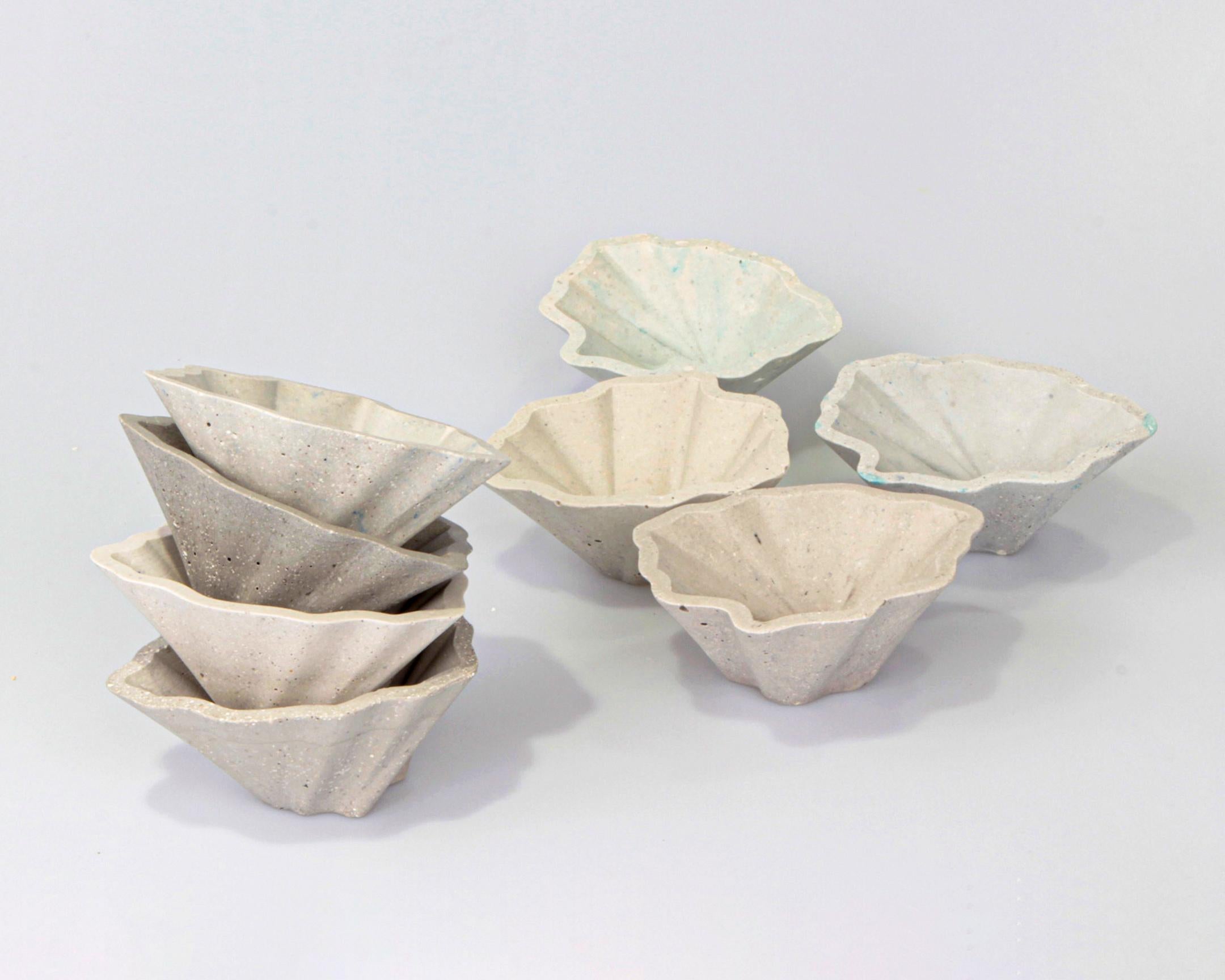 North Korean Set of 3 Oyster Shell Trays. From the Oygg series  For Sale