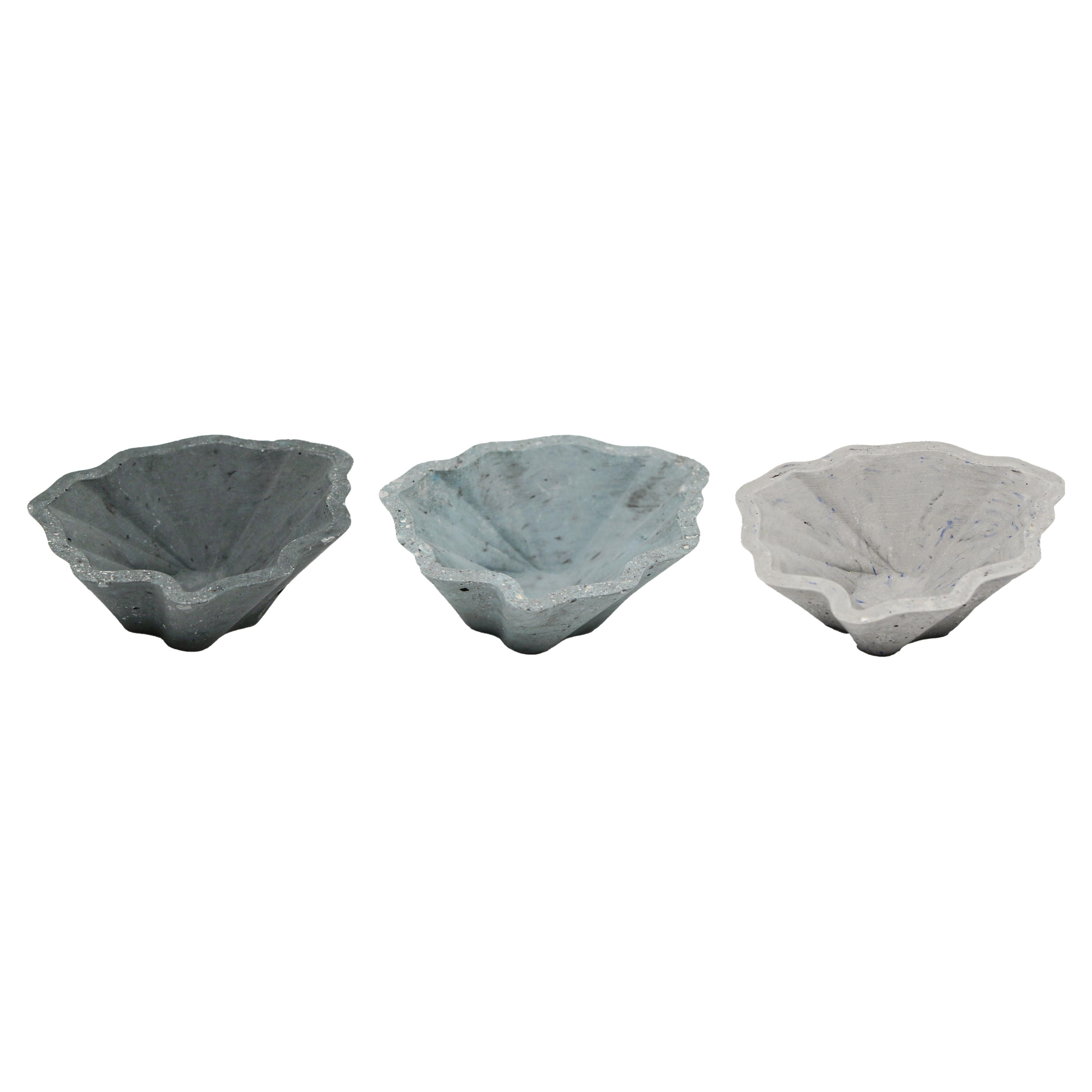 Set of 3 Oyster Shell Trays. From the Oygg series 