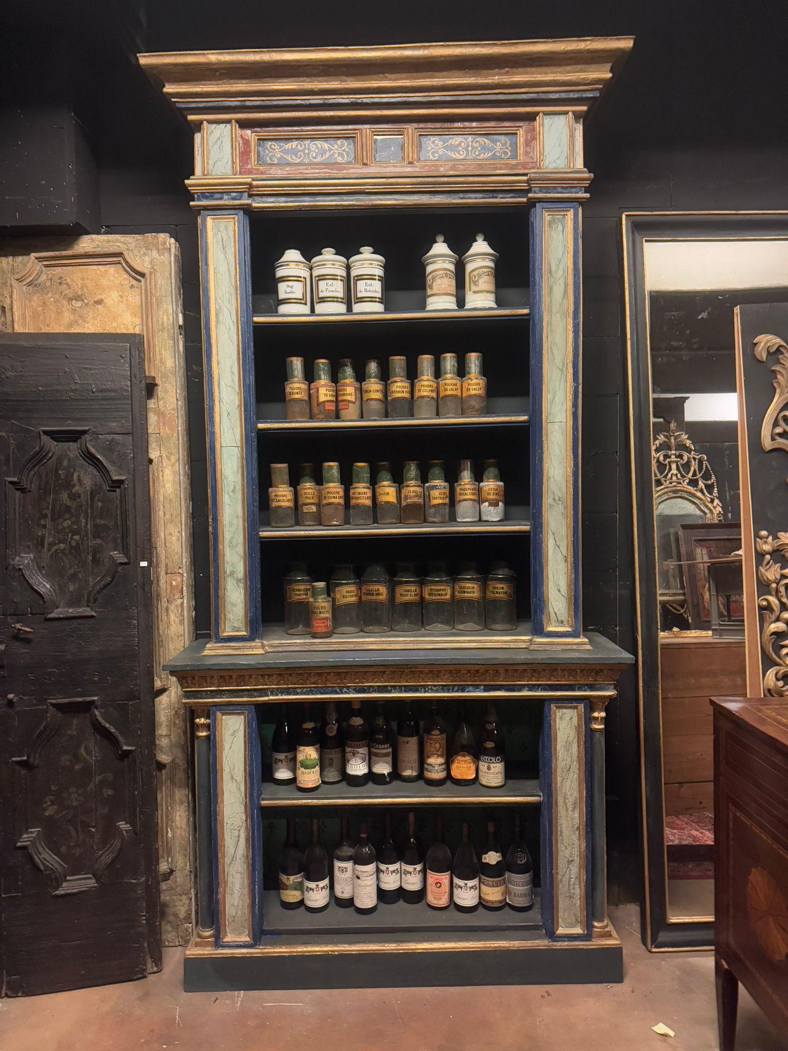 set of 3 painted wooden bookcases decorated with fake marble on glass, Italy In Good Condition For Sale In Cuneo, Italy (CN)
