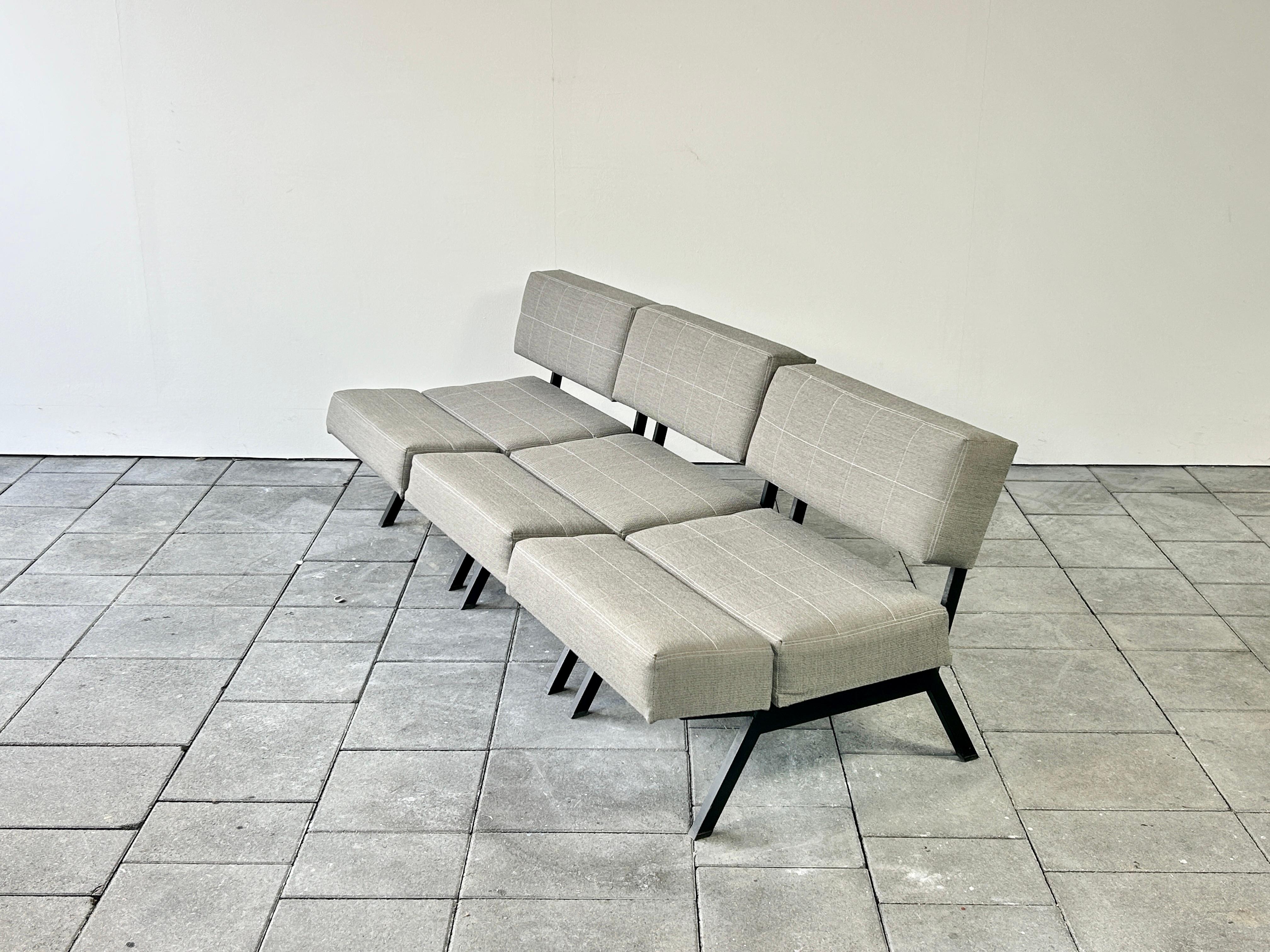 Set of three 1960ies „Panchetto“ reclining lounge chairs, designed by Italian sculptor Rita Valla in 1961

Manufactured by IPE Bologna.


With it’s weight and dimensions the „Panchetto“ chair perfectly easily adapts to various interior and social
