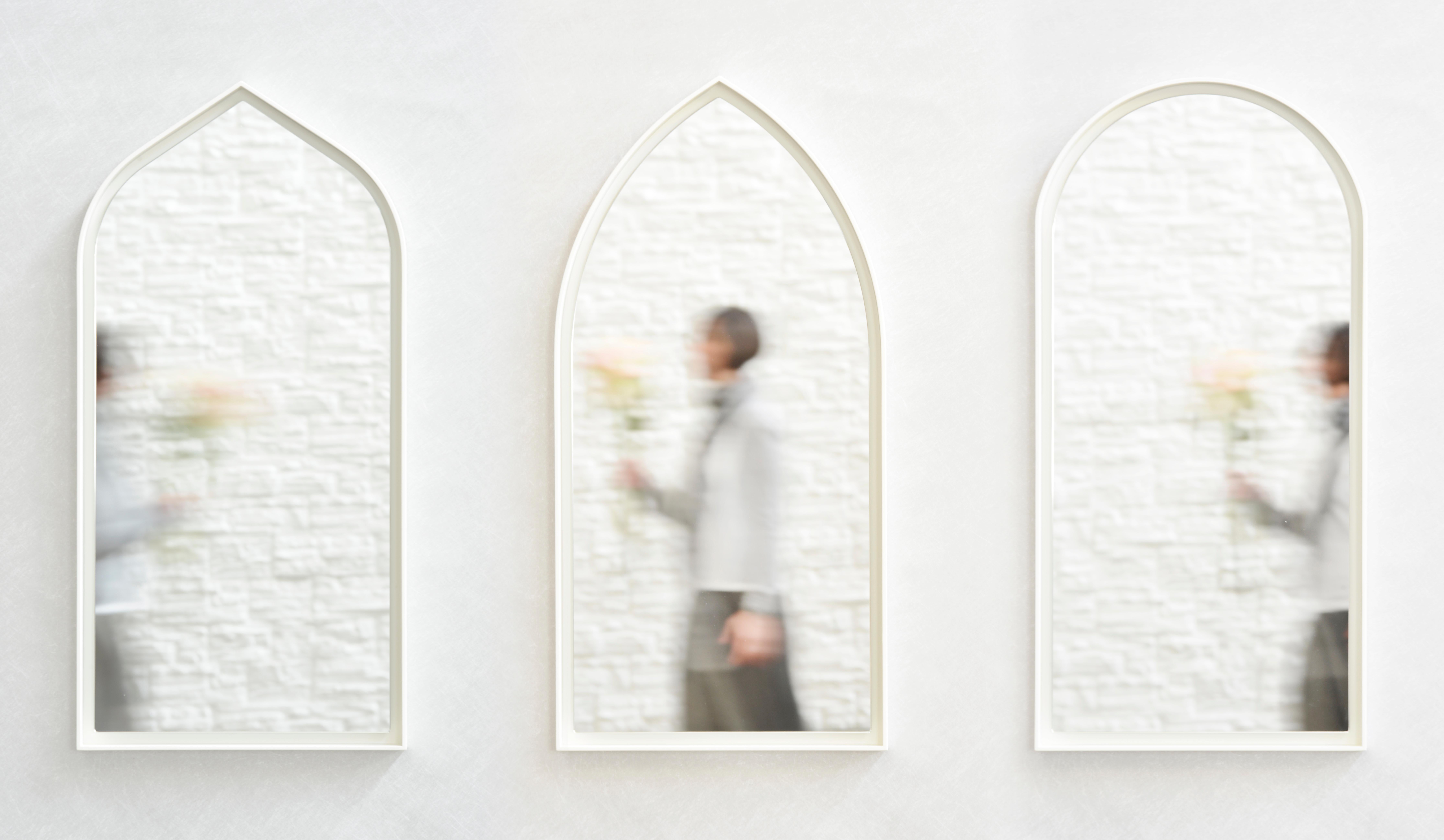 Ensemble de 3 miroirs Panorami par Secondome Edizioni
Design/One : ZAVEN.
Dimensions : D 5 x L 45 x H 90 cm.
MATERIAL : Cadre et miroir en bois laqué.

Collectional / Production : Secondome. Disponible en blanc et en bleu. Également disponible en