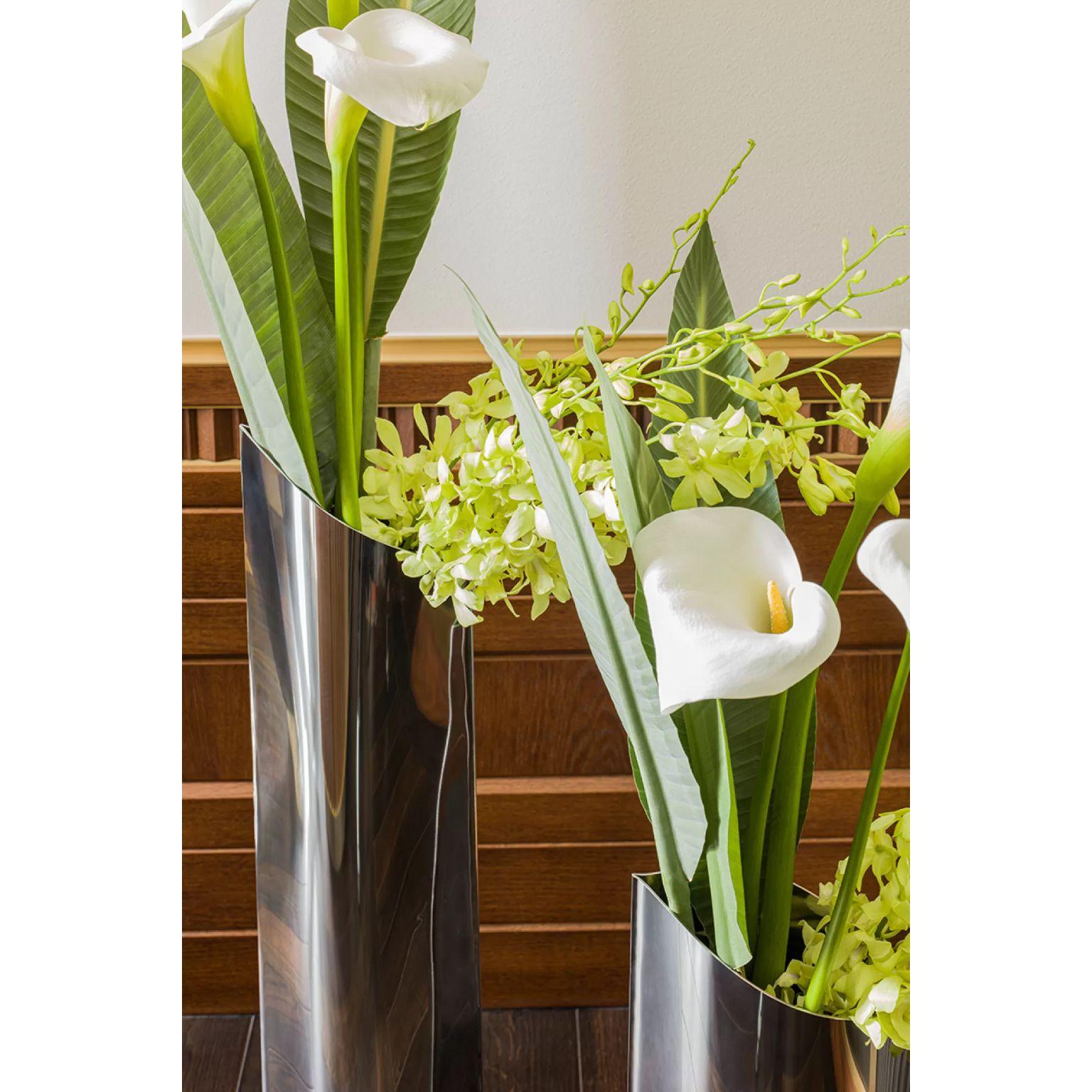 Set of 3 Parova M Vases by Zieta
Dimensions: Vase M21: D 9.5 x W 12.5 x H 21 cm.
Vase M36: D 8 x W 11.5 x H 36 cm.
Vase M51: D 10 x W 14 x H 51 cm.
Materials: Polished stainless steel.

Zietas main goal is to deliver uniqueness and customization in
