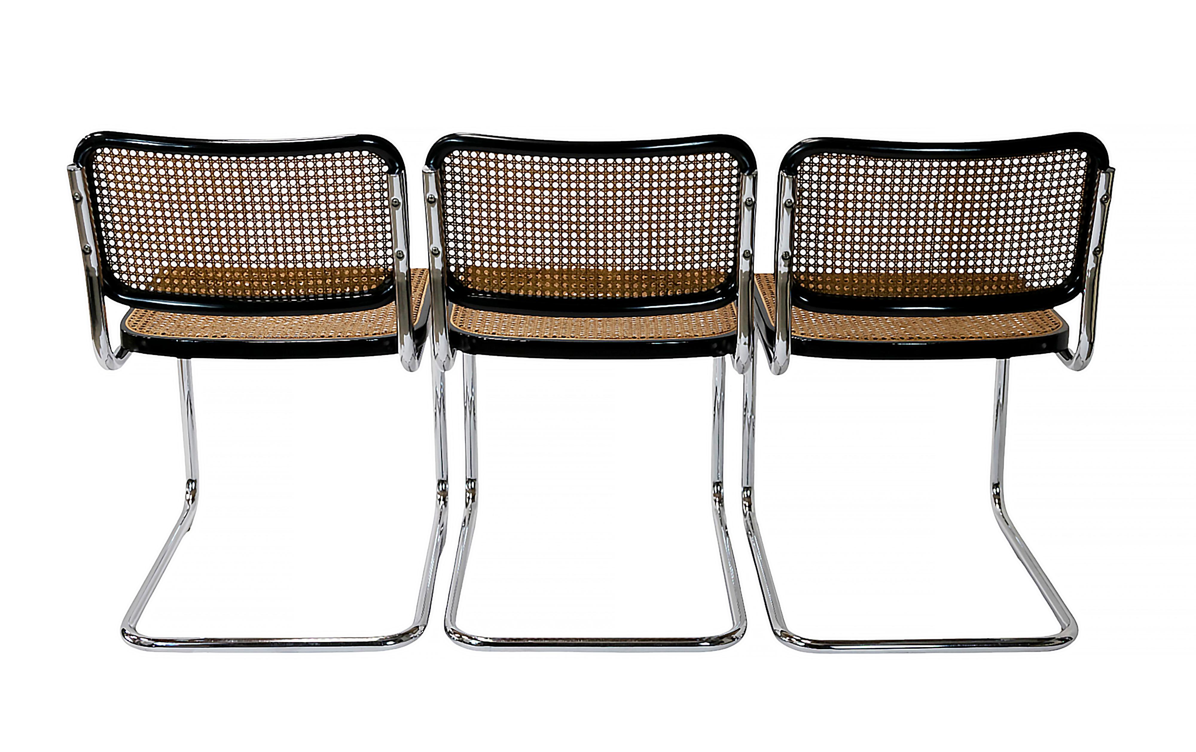 Satz mit 3 Stück. Marcel Breuer Cesca-Stühle (Mitte des Jahrhunderts) von Gavina (Italienisch) im Angebot