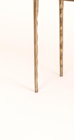 Juego de 3 mesas auxiliares Peacock II de piel de zapa y latón by R&Y Augousti