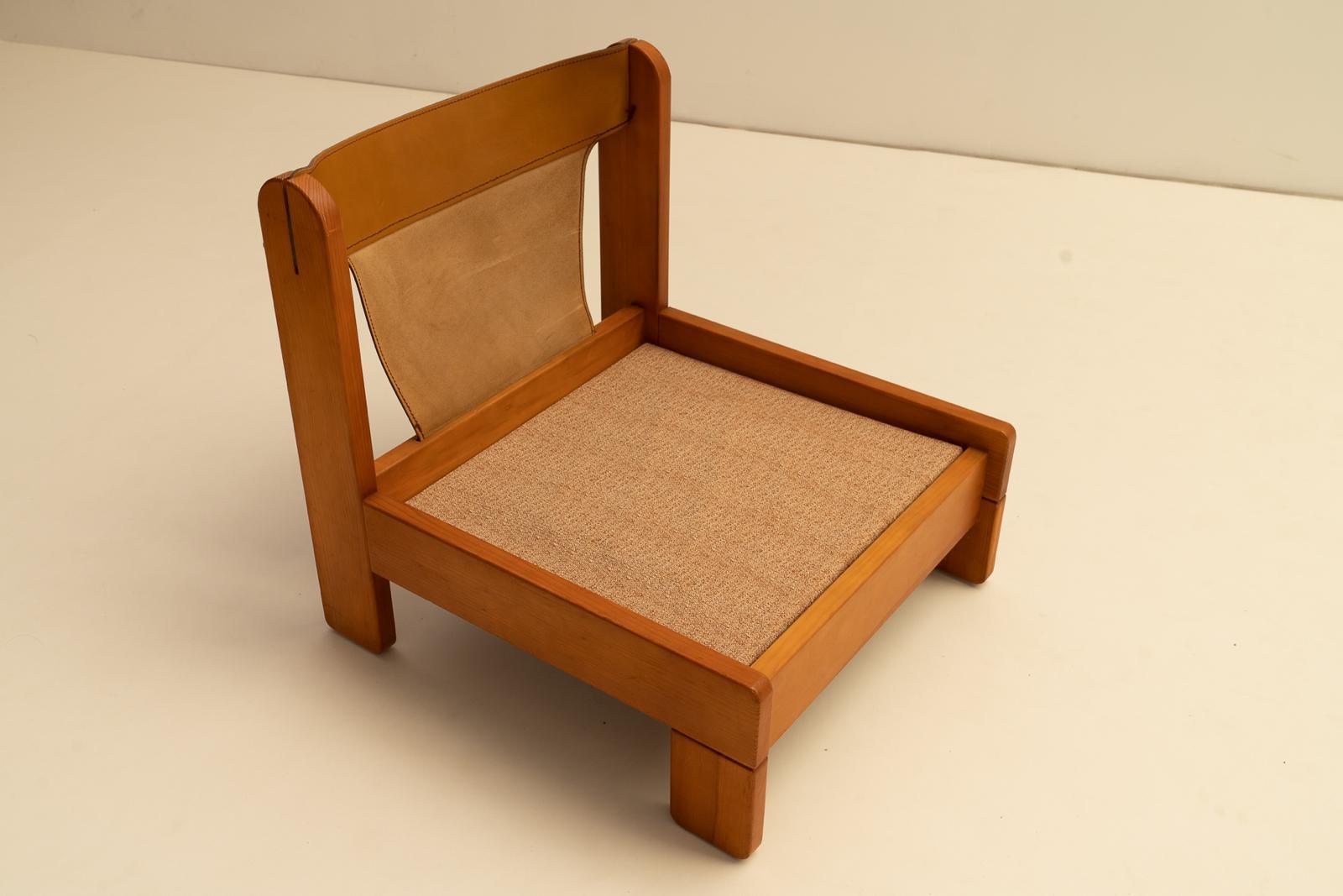 Fauteuil bas Pinewood en tissu bronze en vente 3