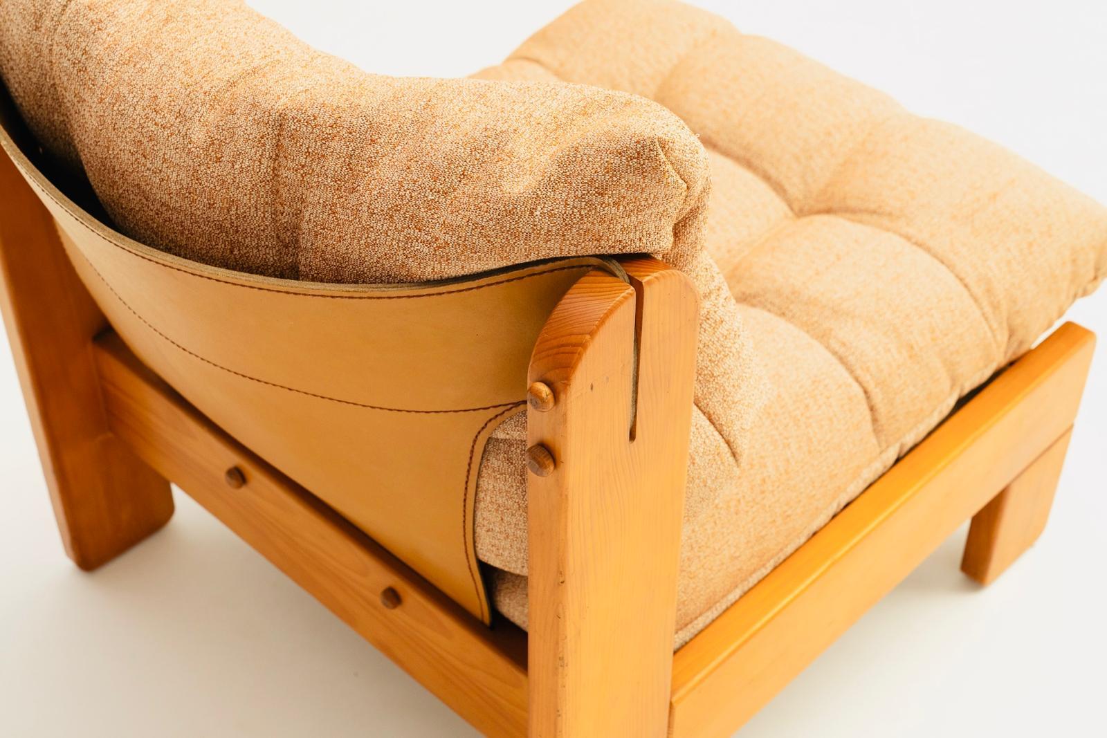 Fin du 20e siècle Fauteuil bas Pinewood en tissu bronze en vente