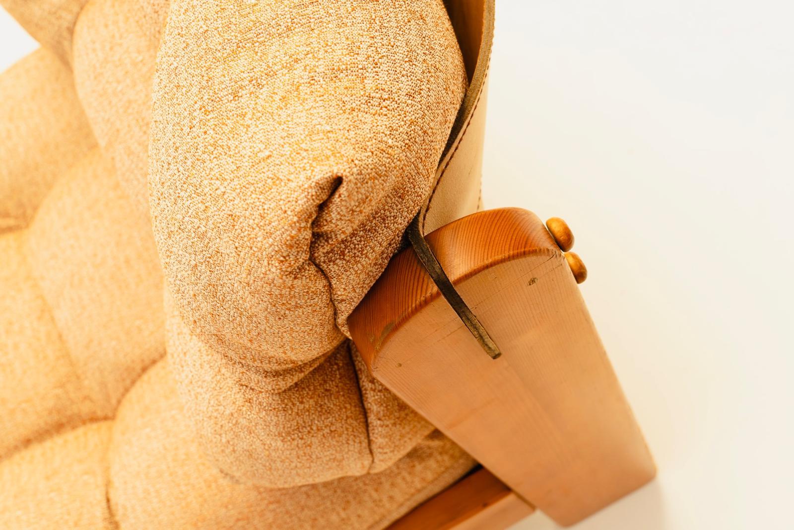 Fauteuil bas Pinewood en tissu bronze en vente 2