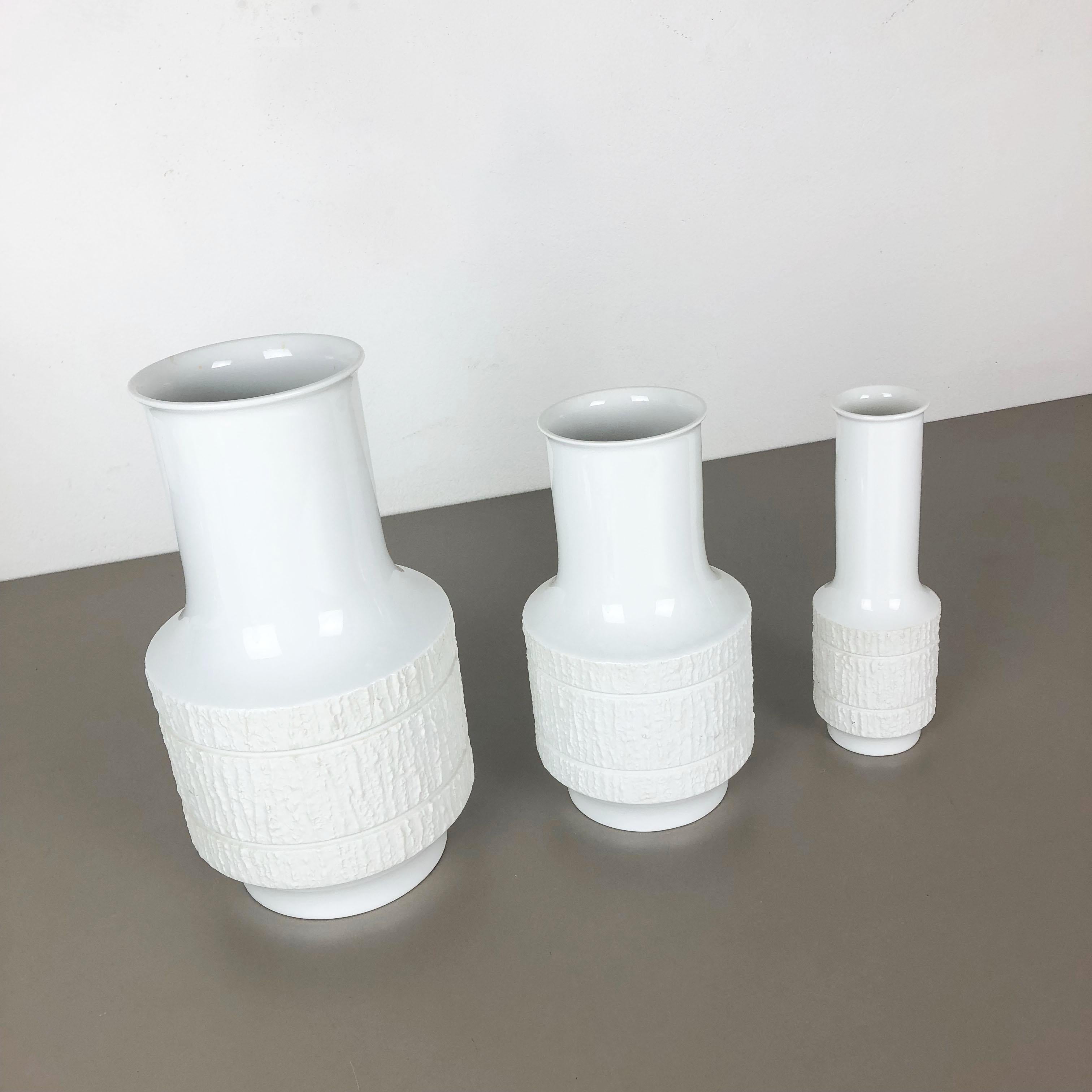 Set of 3 Porcelain Op Art Vase by Richard Scharrer for Thomas, Germany, 1970s In Good Condition For Sale In Kirchlengern, DE