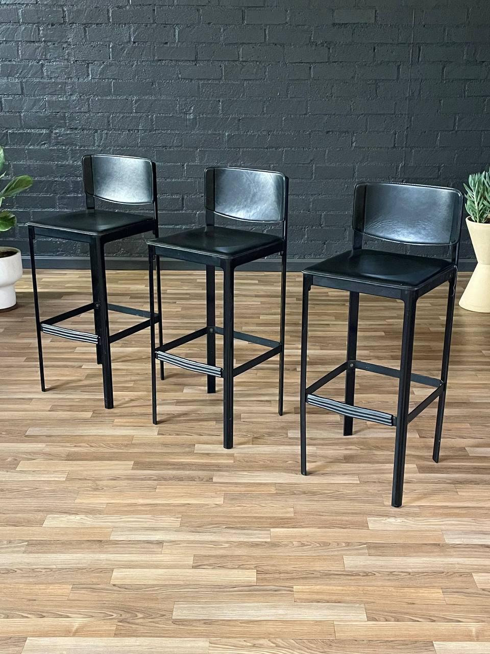 Condition: Original Vintage Condition 

Materials: Metal, Original Black Leather 