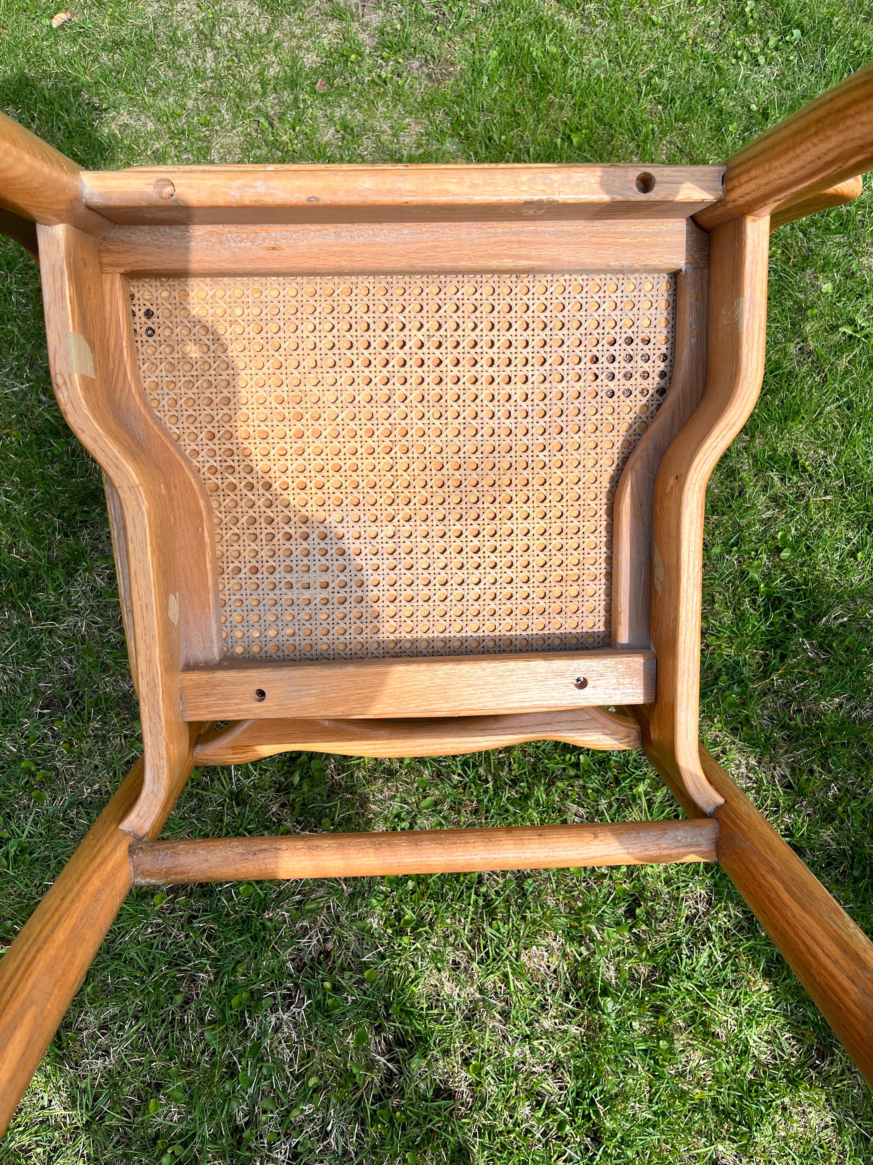 Set di 3 sedie post-moderne in quercia intagliata e piegata di Shin-Lee, dopo Michael Thonet in vendita 5