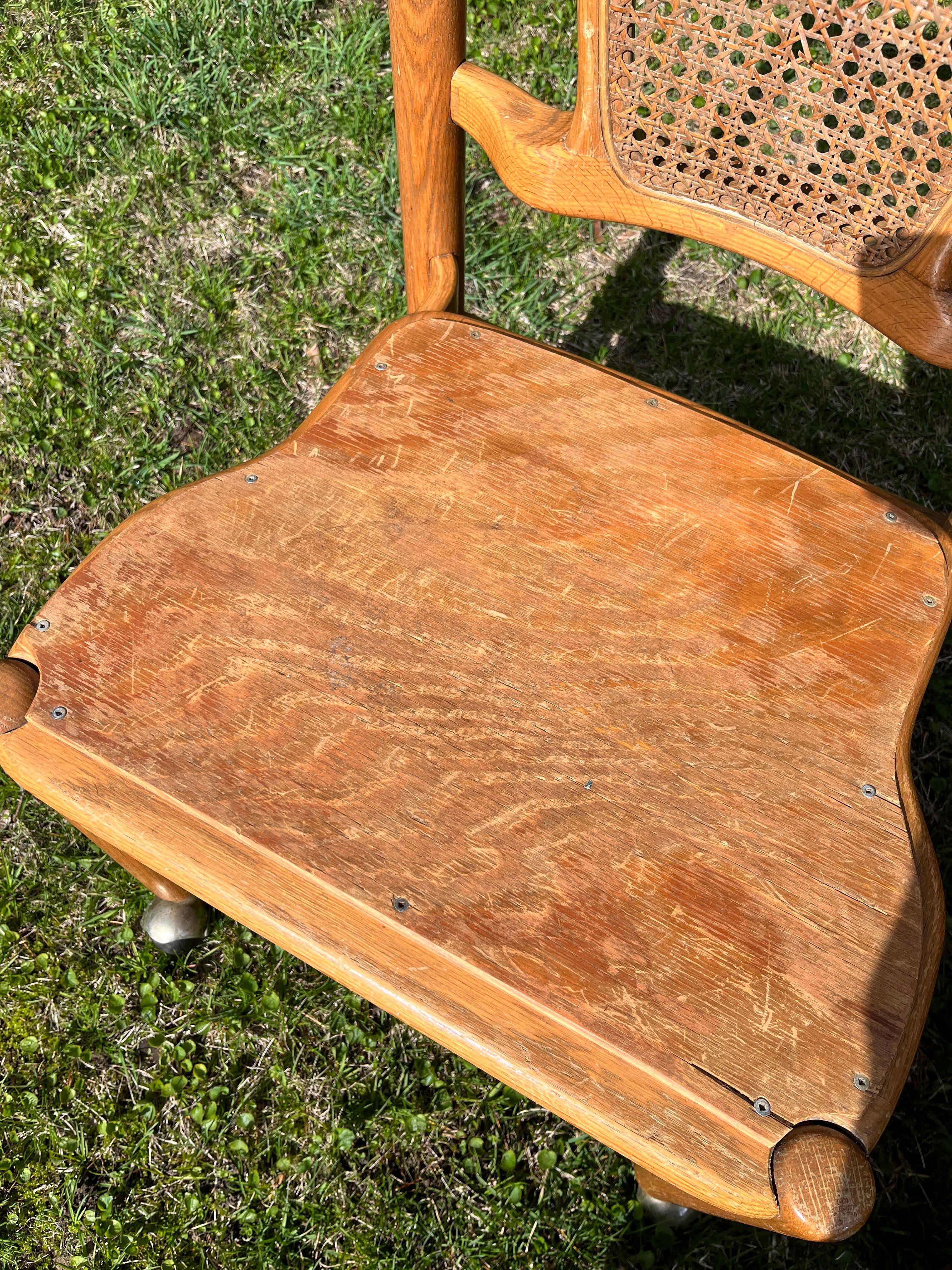 Canna Set di 3 sedie post-moderne in quercia intagliata e piegata di Shin-Lee, dopo Michael Thonet in vendita