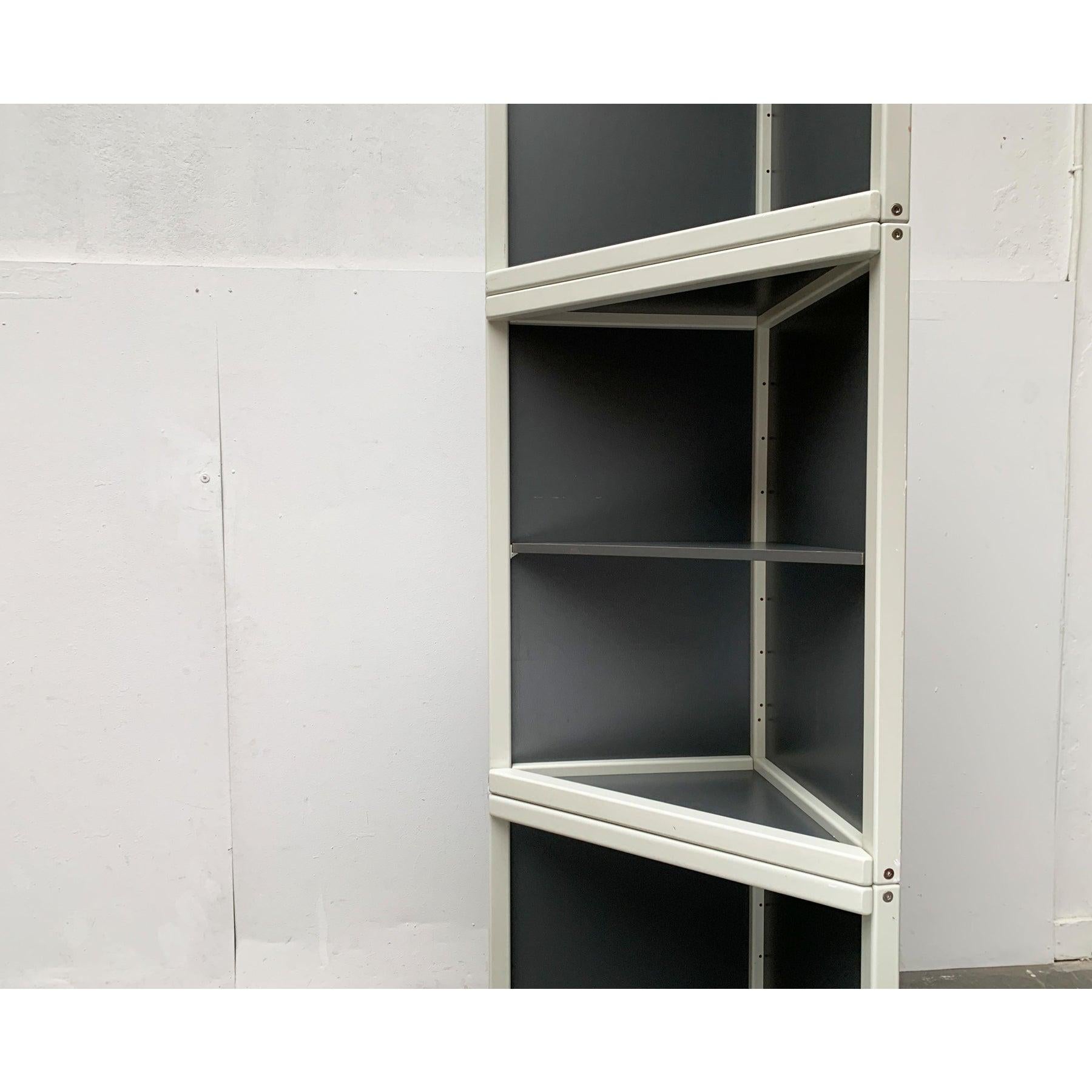 Set di 3 armadietti angolari Profilsystem postmoderni di Elmar Flötotto, anni '80 In condizioni buone in vendita a Hamburg, DE
