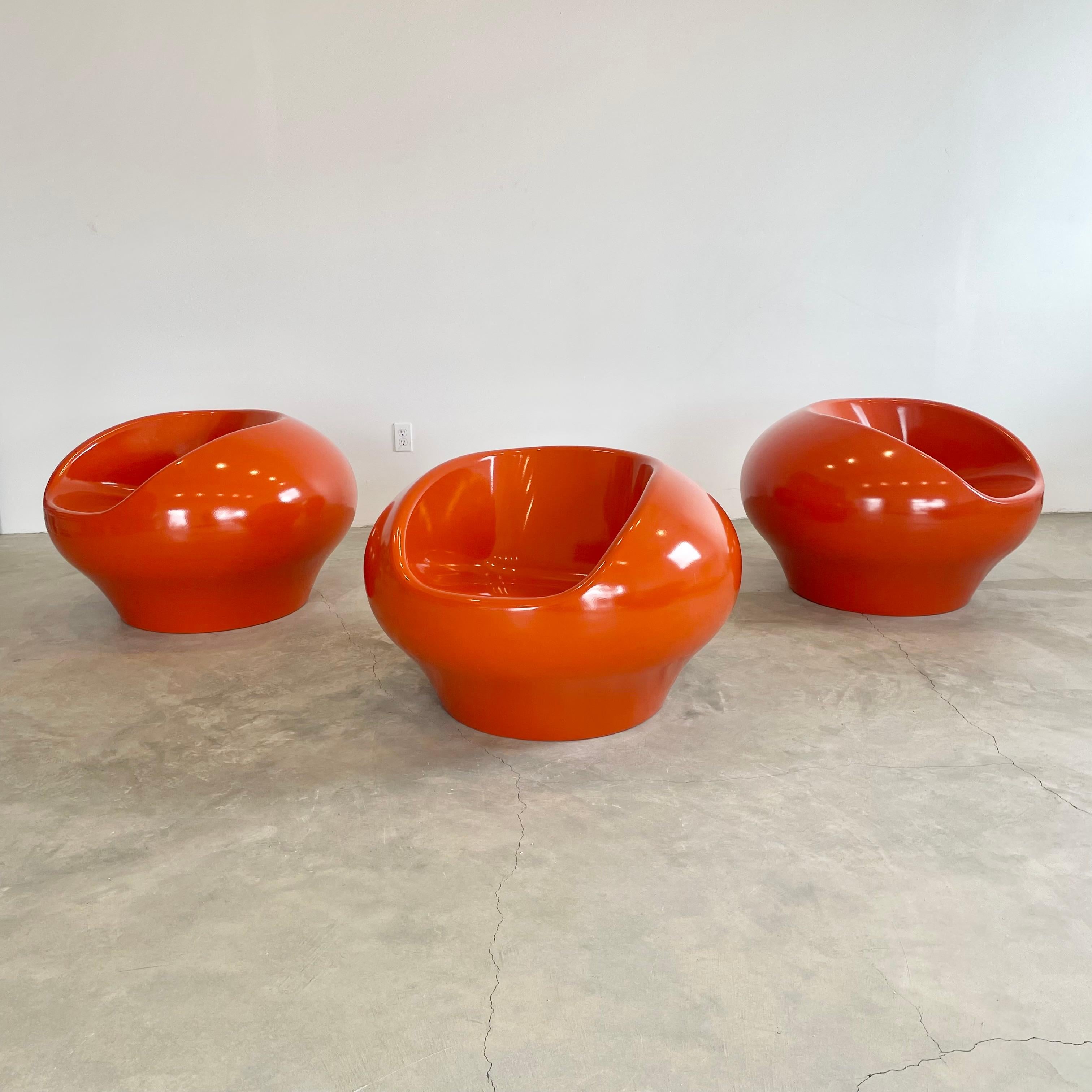 Set di 3 prototipi di sedie in fibra di vetro nello stile di Eero Aarnio, anni '70, Finlandia in vendita 8