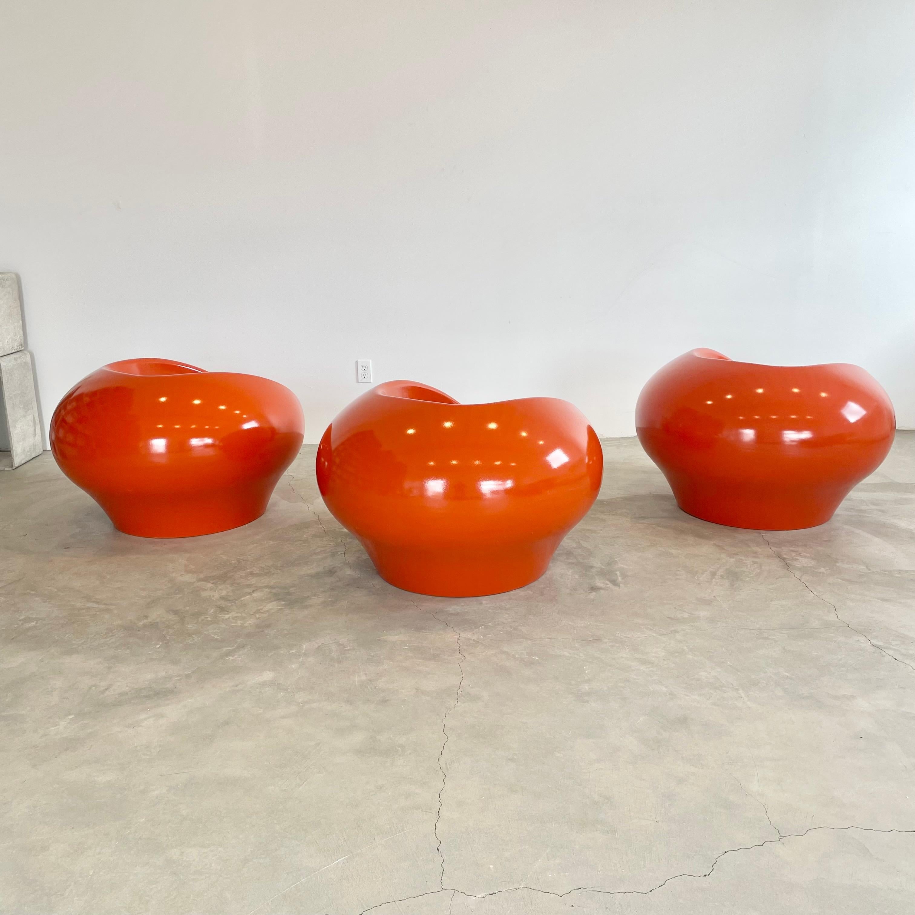 Set di 3 prototipi di sedie in fibra di vetro nello stile di Eero Aarnio, anni '70, Finlandia In condizioni buone in vendita a Los Angeles, CA