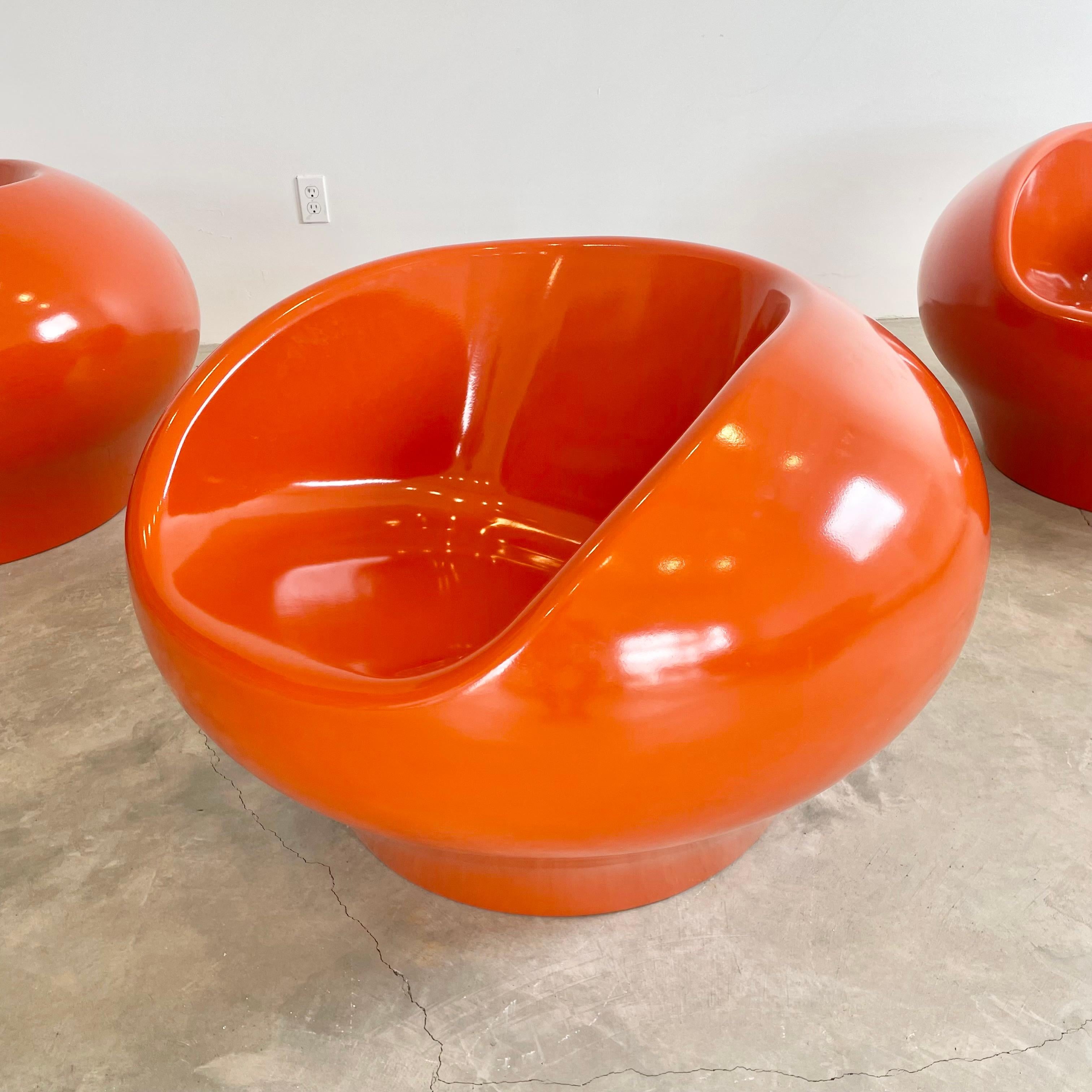 Set of 3 Prototype Fiberglass Chairs in the Style of Eero Aarnio, 1970s, Finland For Sale 3