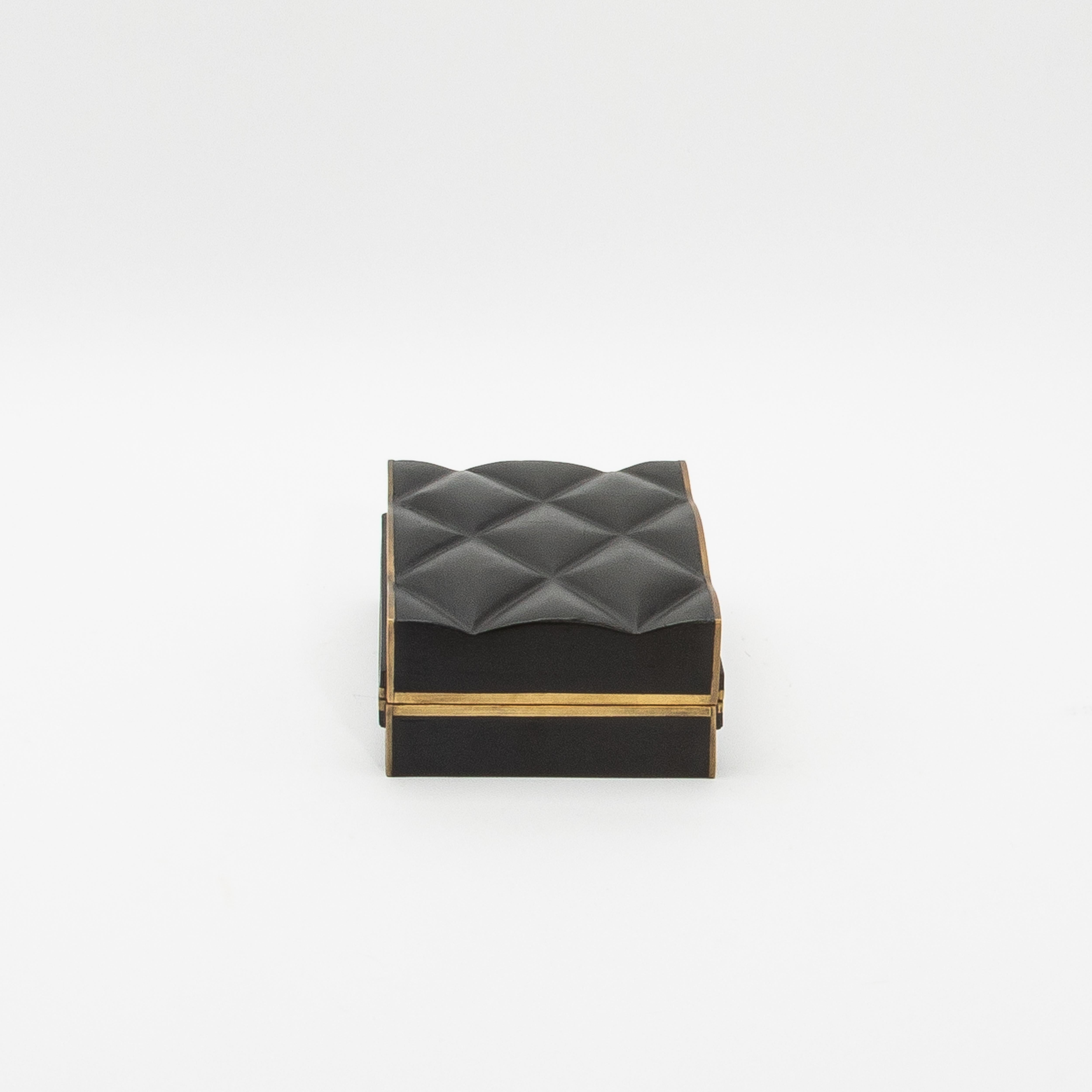 Juego de 3 cajas acolchadas de roble negro con latón patinado bronce by Kifu Paris en Nuevo estado para la venta en West Hollywood, CA
