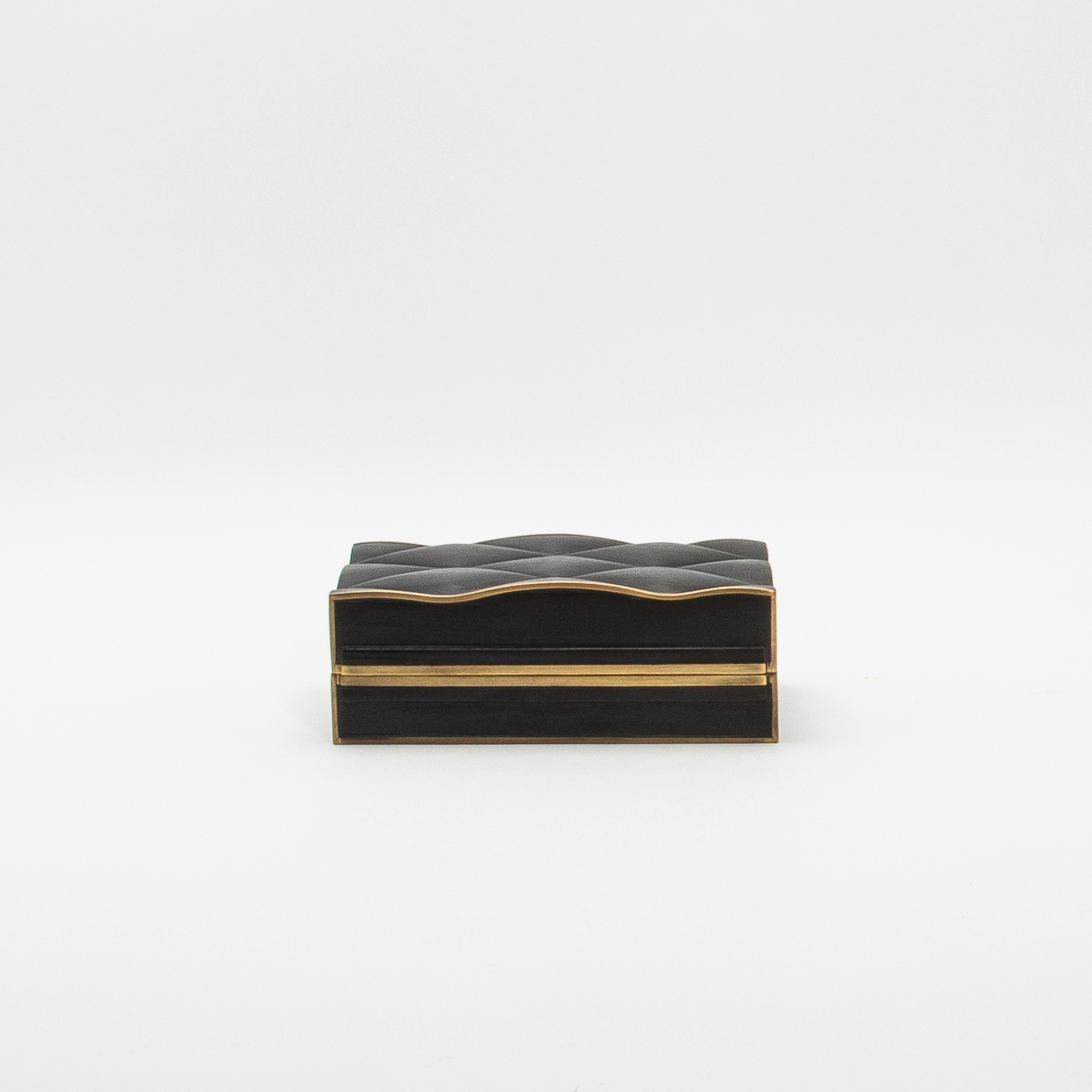 Juego de 3 cajas acolchadas de roble negro con latón patinado bronce by Kifu Paris Latón en venta