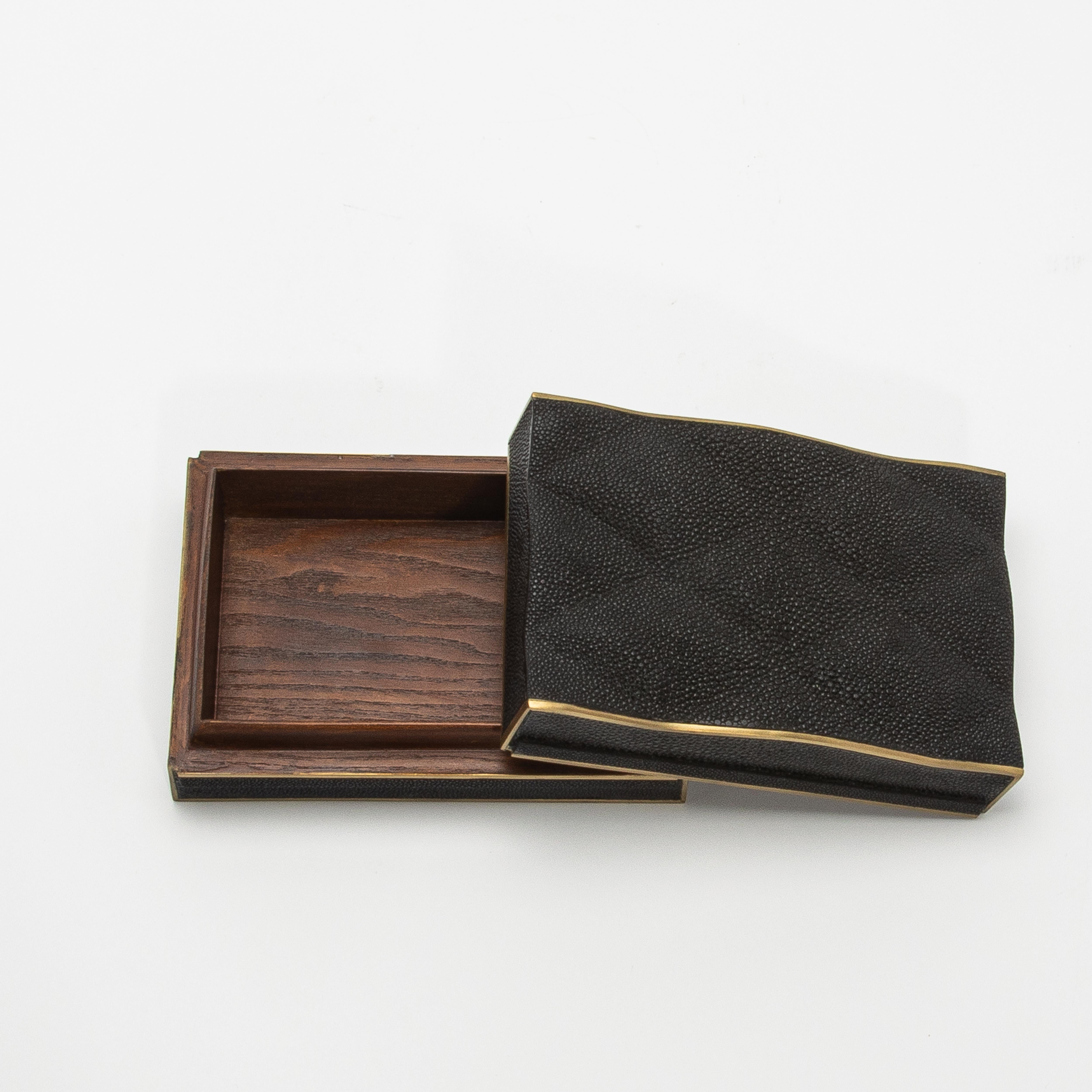 Juego de 3 cajas acolchadas de piel de zapa negra con latón patinado bronce by Kifu Paris en venta 2