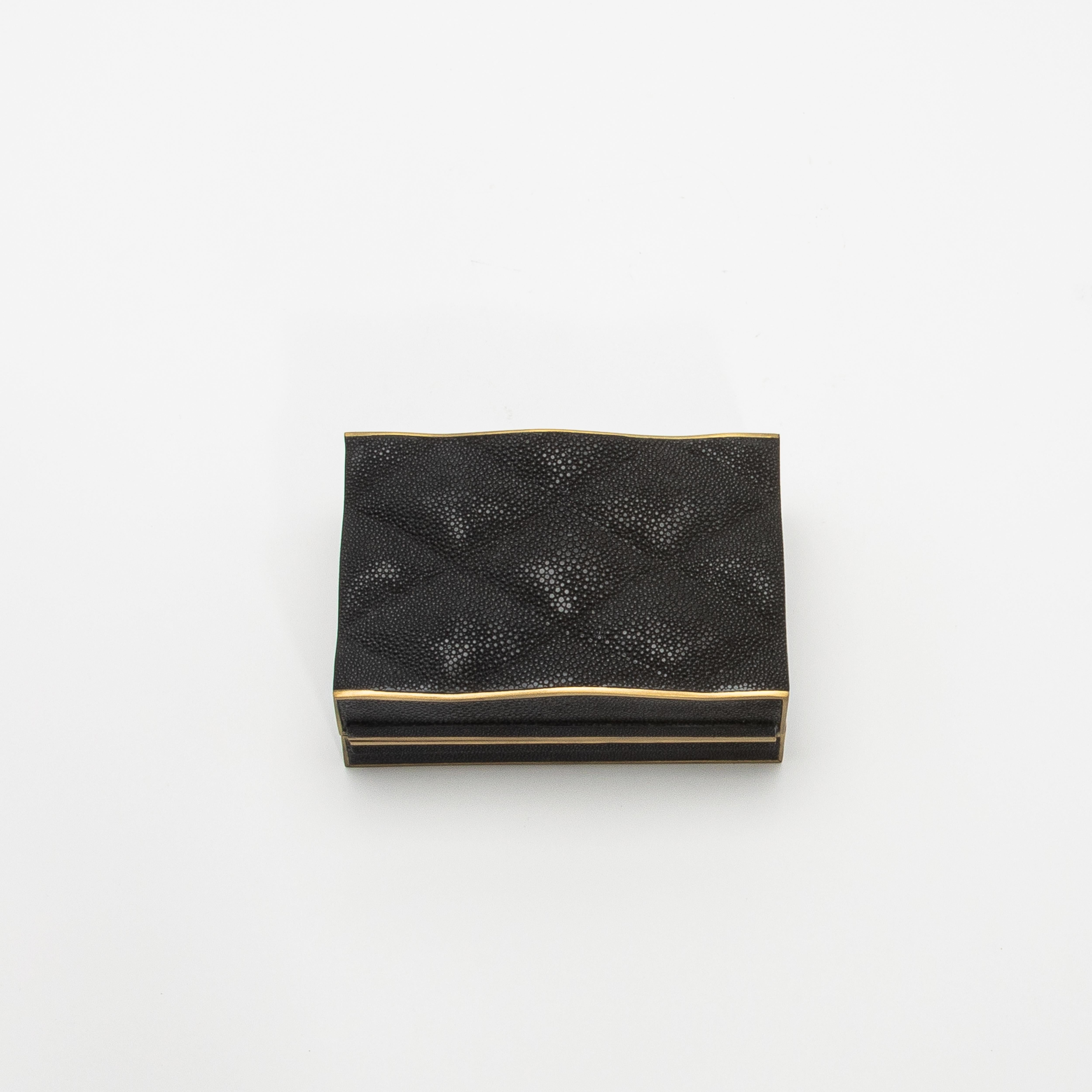 Juego de 3 cajas acolchadas de piel de zapa negra con latón patinado bronce by Kifu Paris en venta 1