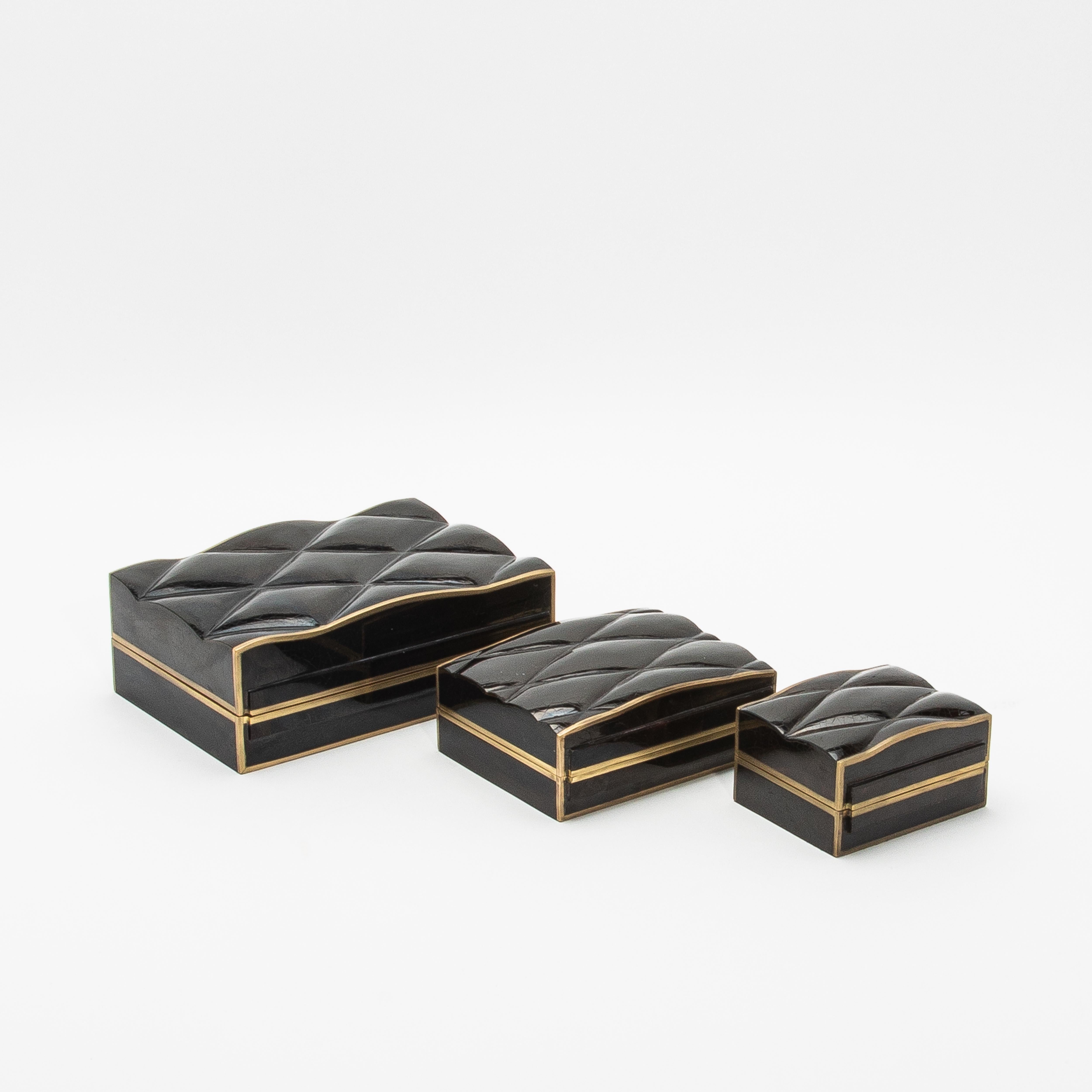 Art Deco Set of 3 Quilted Boxes in Black Shell with Bronze Patina Brass by Kifu Paris For Sale