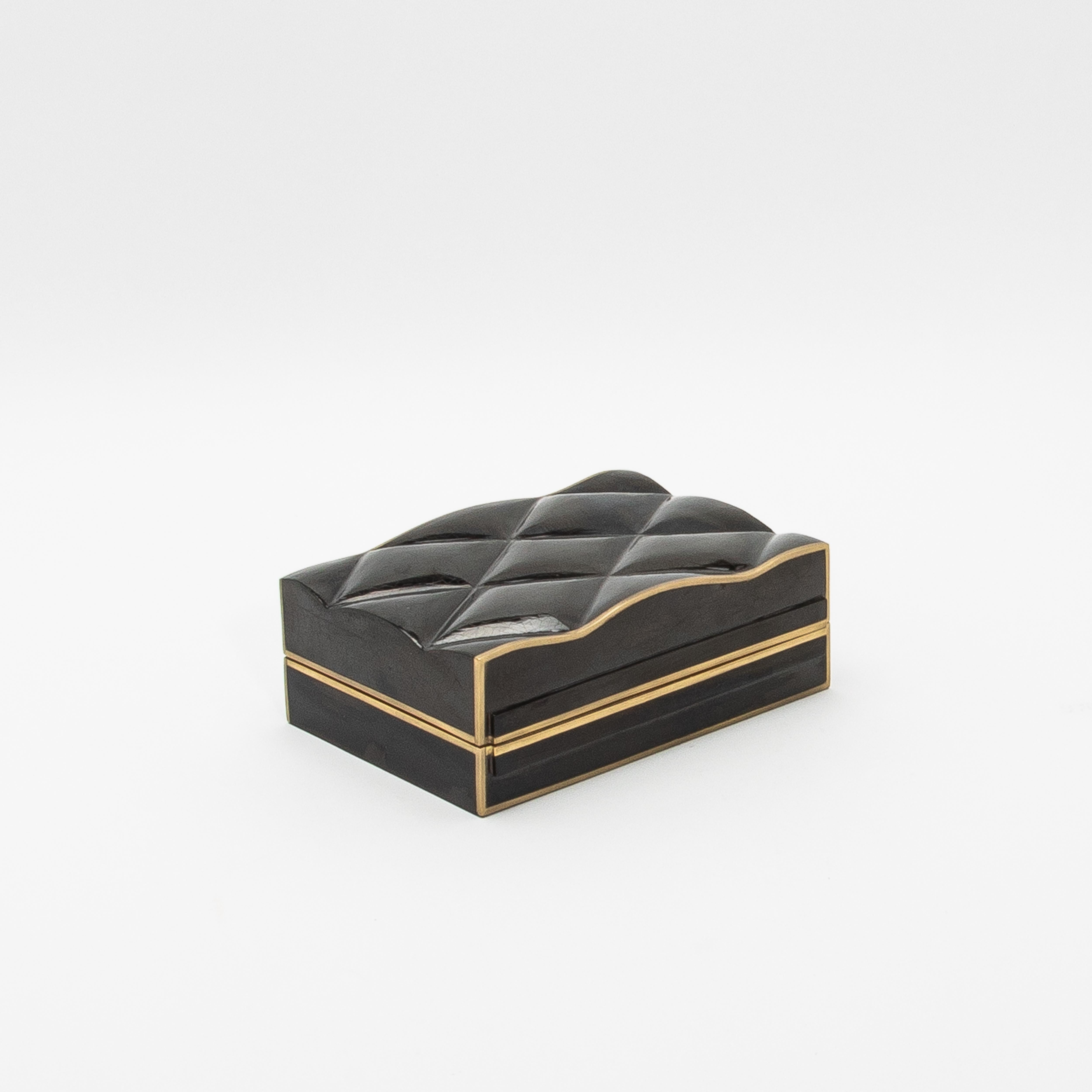 Hand-Crafted Set of 3 Quilted Boxes in Black Shell with Bronze Patina Brass by Kifu Paris For Sale