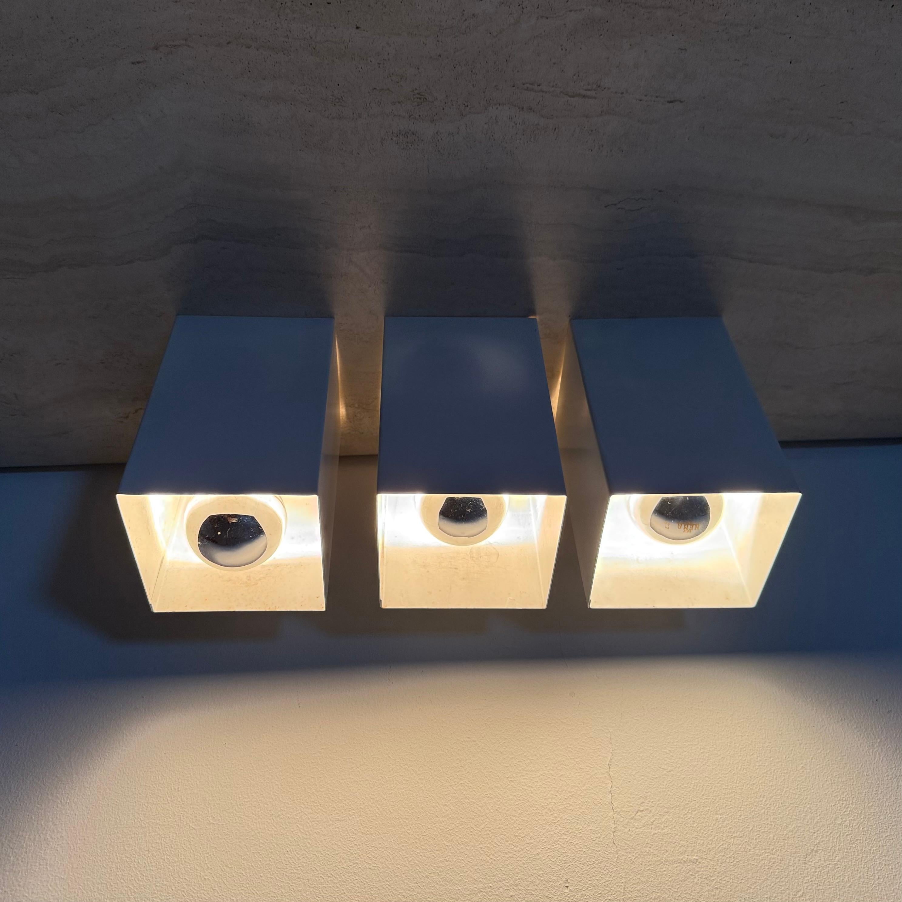 Set di 3 lampade da parete/soffitto dal design minimalista RAAK P300 , anni '70 in vendita 4