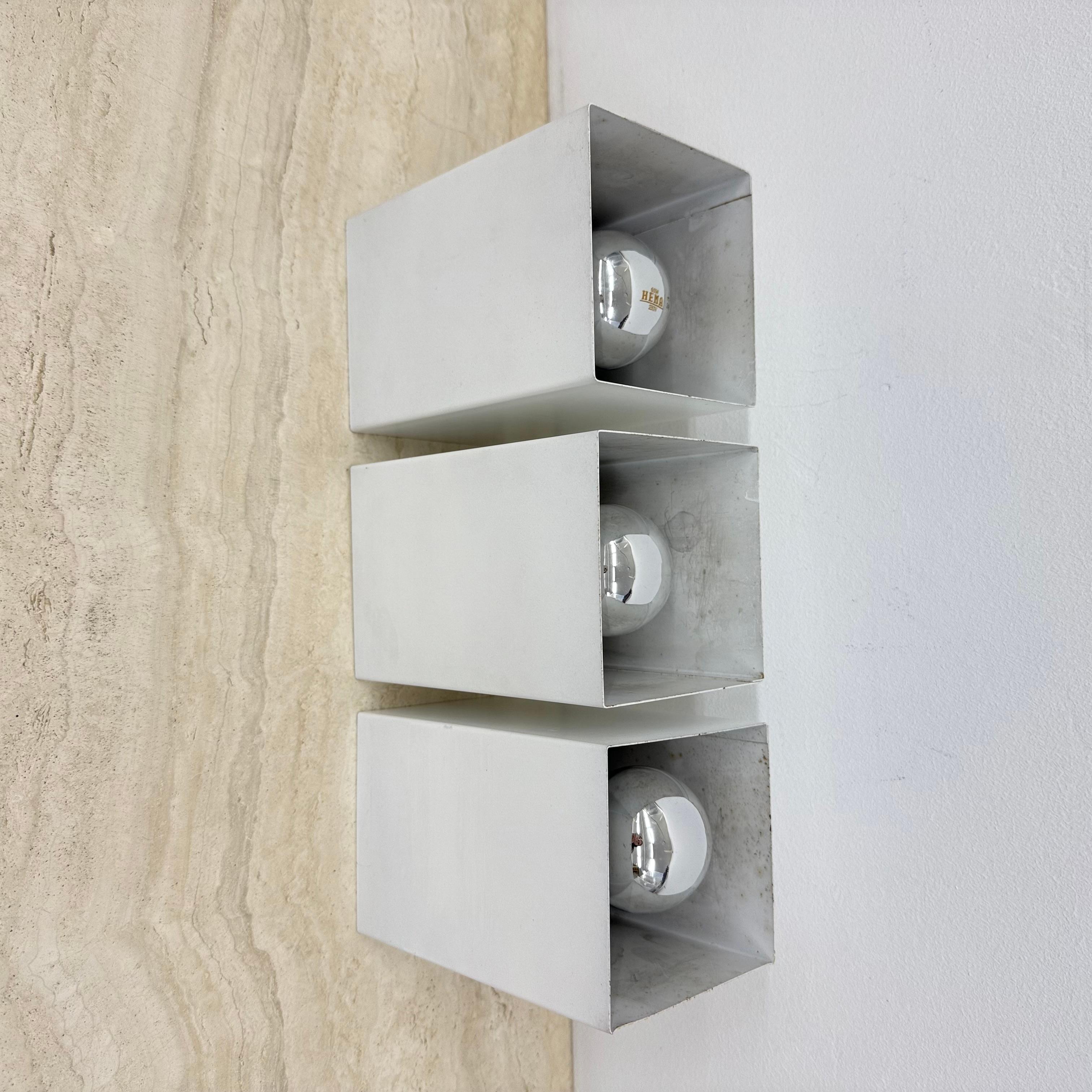 Set di 3 lampade da parete/soffitto dal design minimalista RAAK P300 , anni '70 in vendita 7