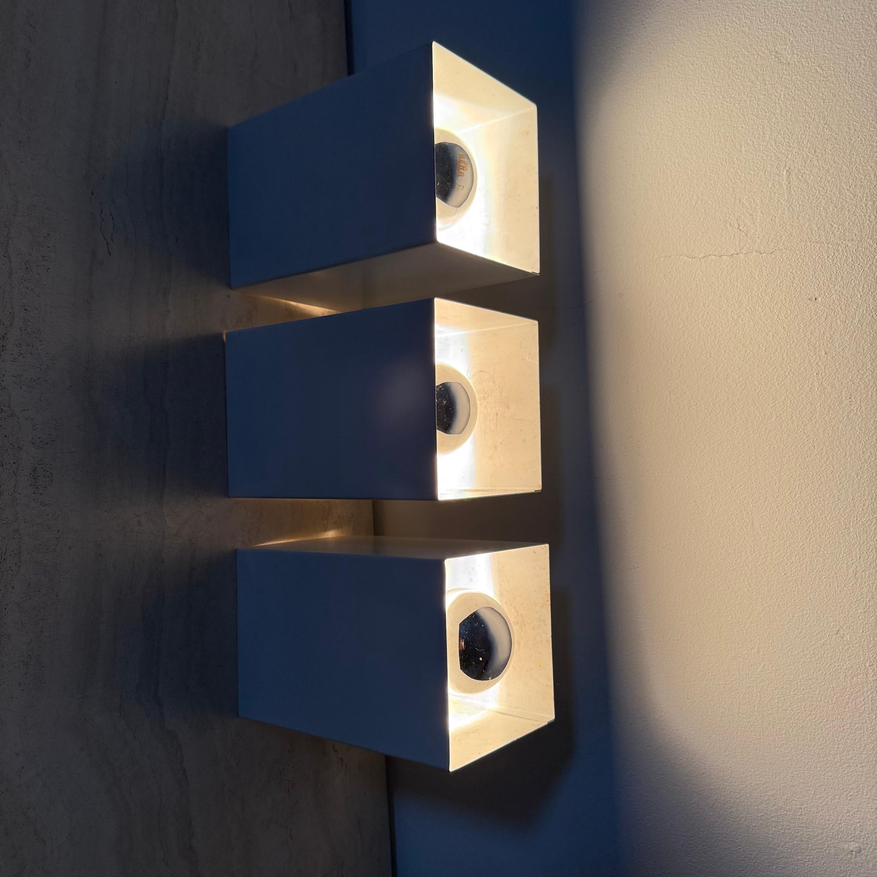 Tedesco Set di 3 lampade da parete/soffitto dal design minimalista RAAK P300 , anni '70 in vendita