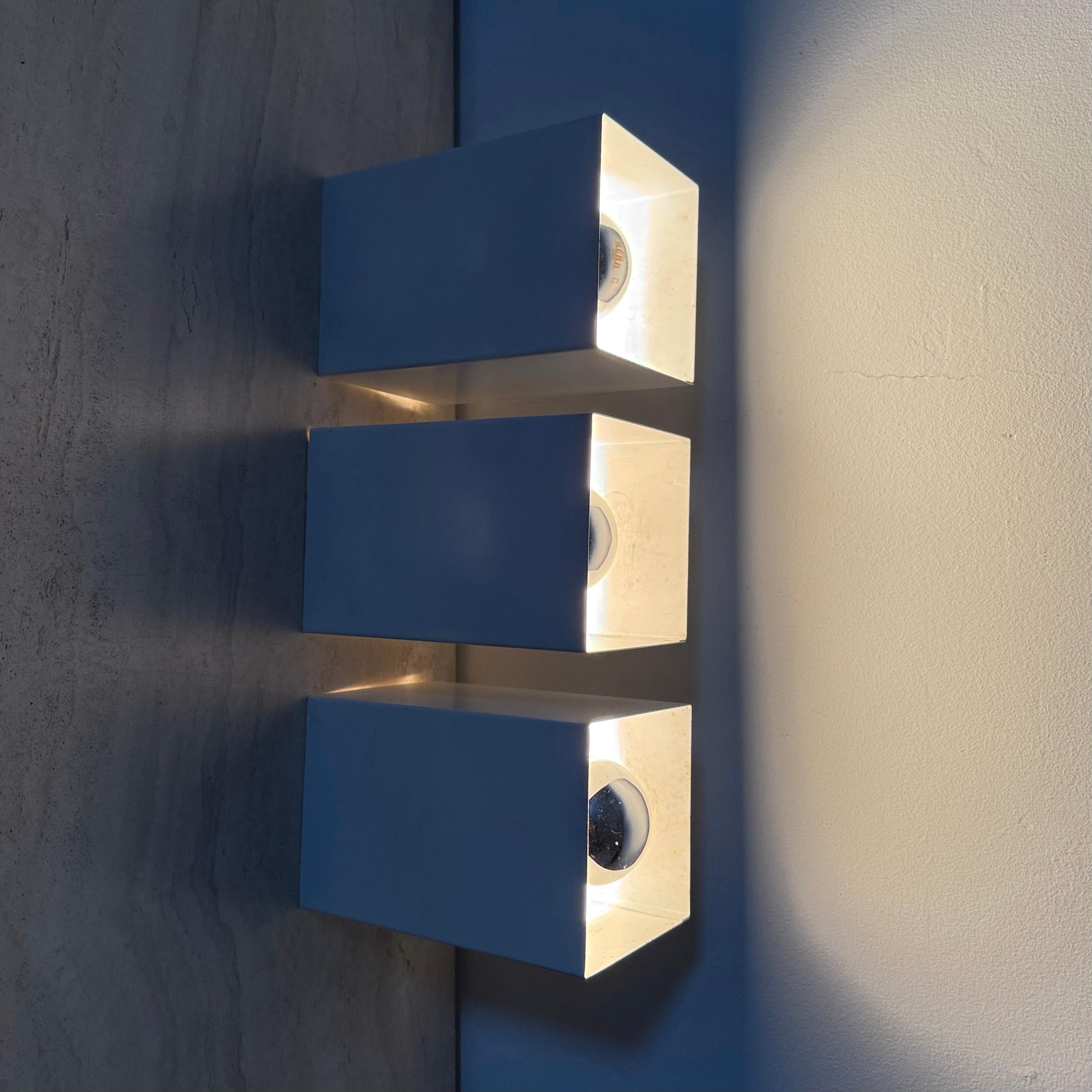Fine XX secolo Set di 3 lampade da parete/soffitto dal design minimalista RAAK P300 , anni '70 in vendita