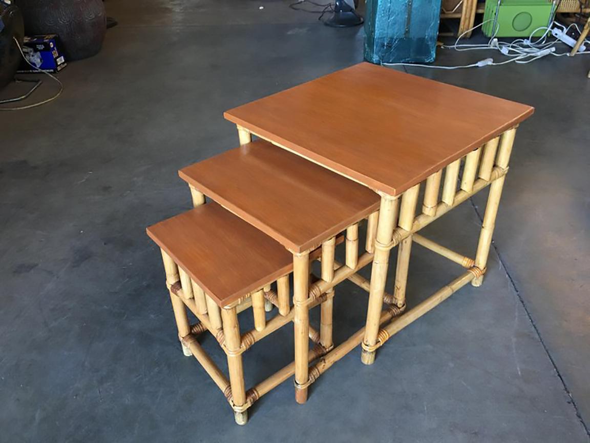 Mid-Century Modern Set of 3 Rattan Nesting Side Tables with Mahogany Top For Sale