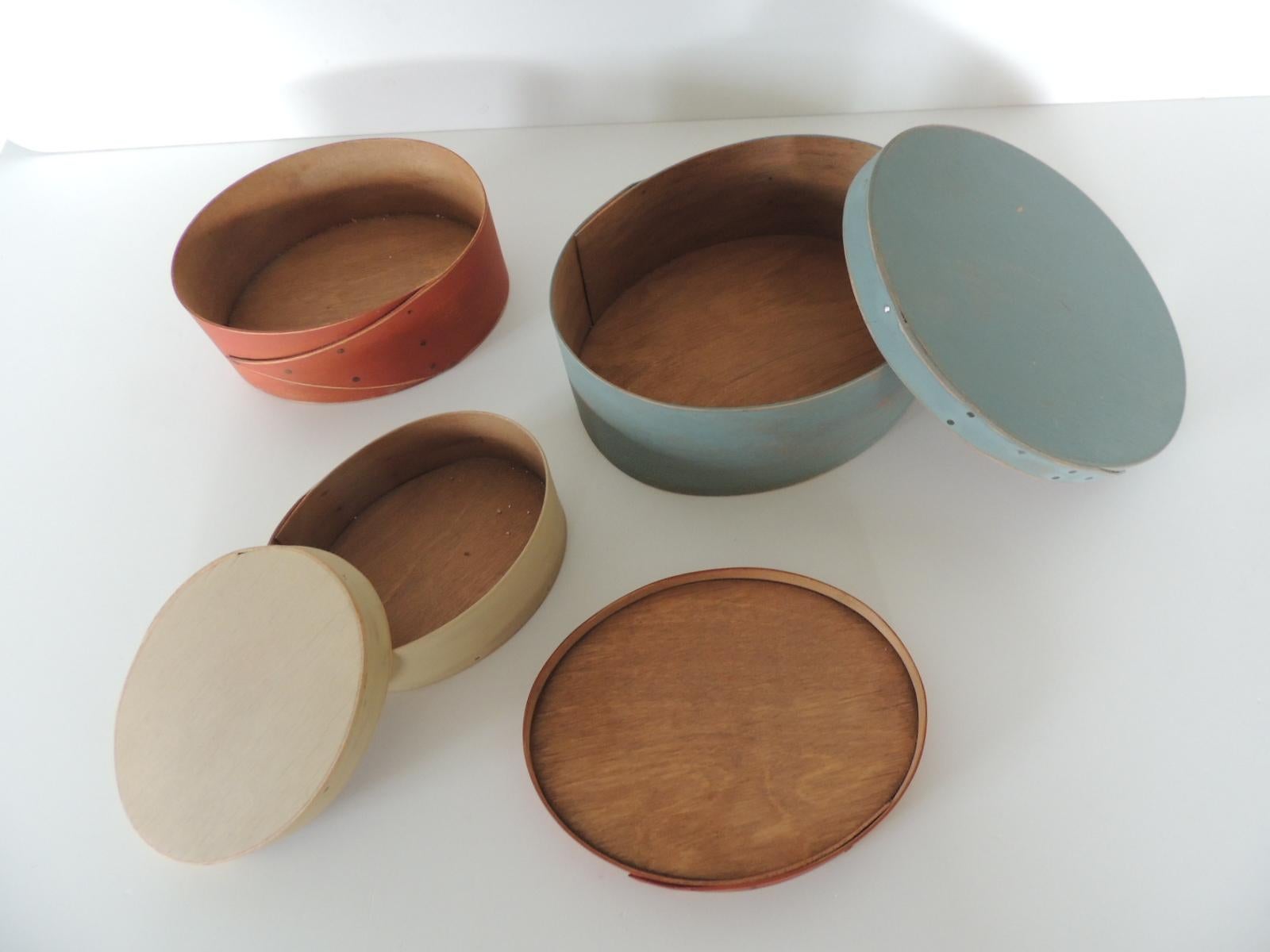 Set of 3 Red, Blue and Tan Wooden Shaker Boxes In Good Condition In Oakland Park, FL