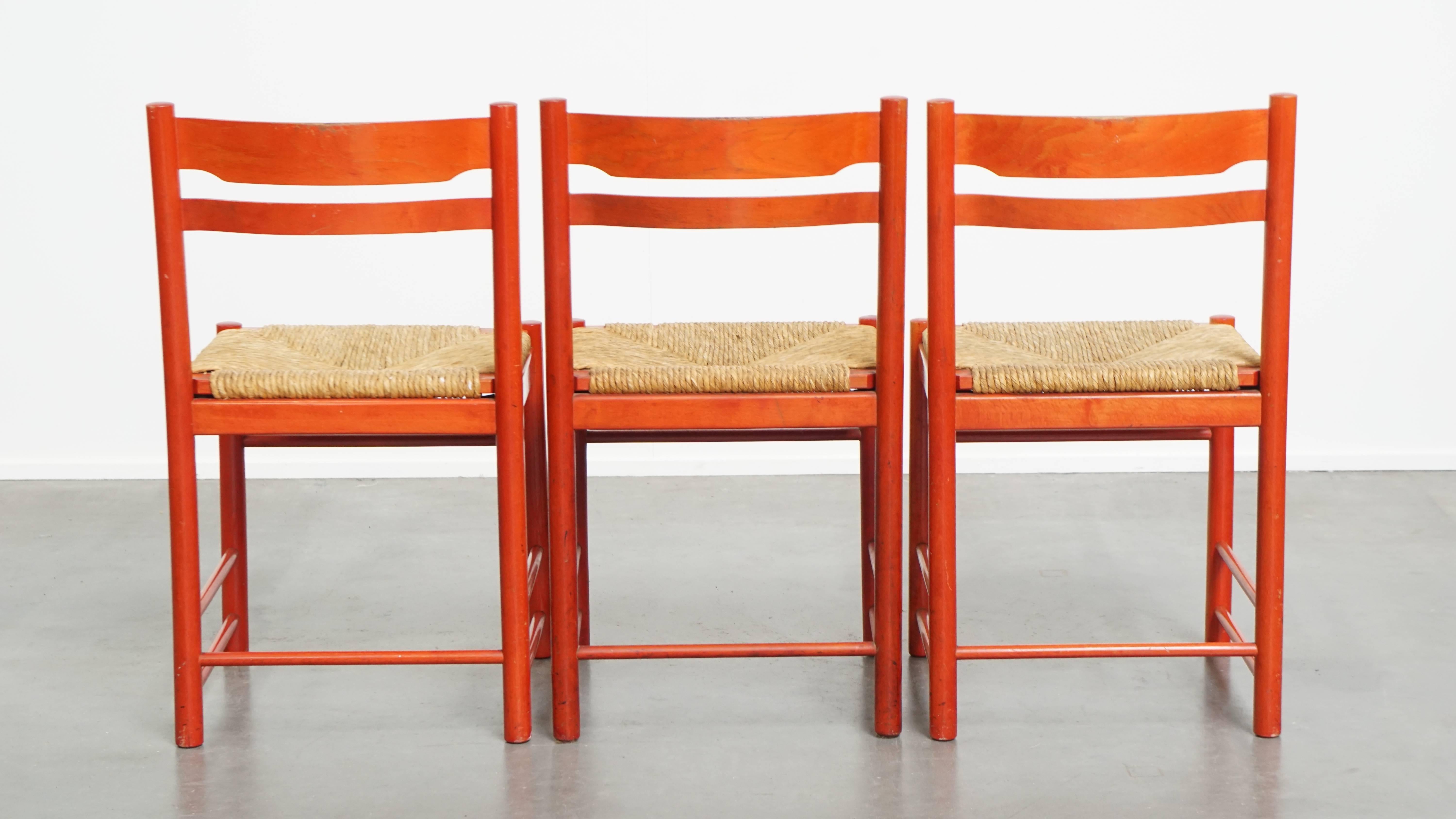 Set of 3 red vintage wooden chairs from the 1970s with a woven wicker seat In Fair Condition For Sale In Harderwijk, NL