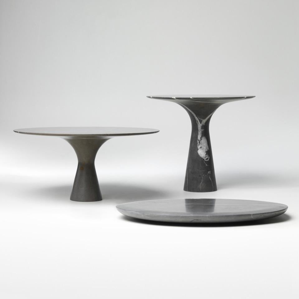 Set of 3 Refined Contemporary Marble Grafitte Cake Stands and Plate
Signed by Leo Aerts.
Dimensions: 
D 26 x H 22.5 cm 
D 32 x H 15 cm
D 32 x H 2 cm
Material: Grafitte marble
Technique: Polished, carved. 

Available in marble: kyknos, bianco