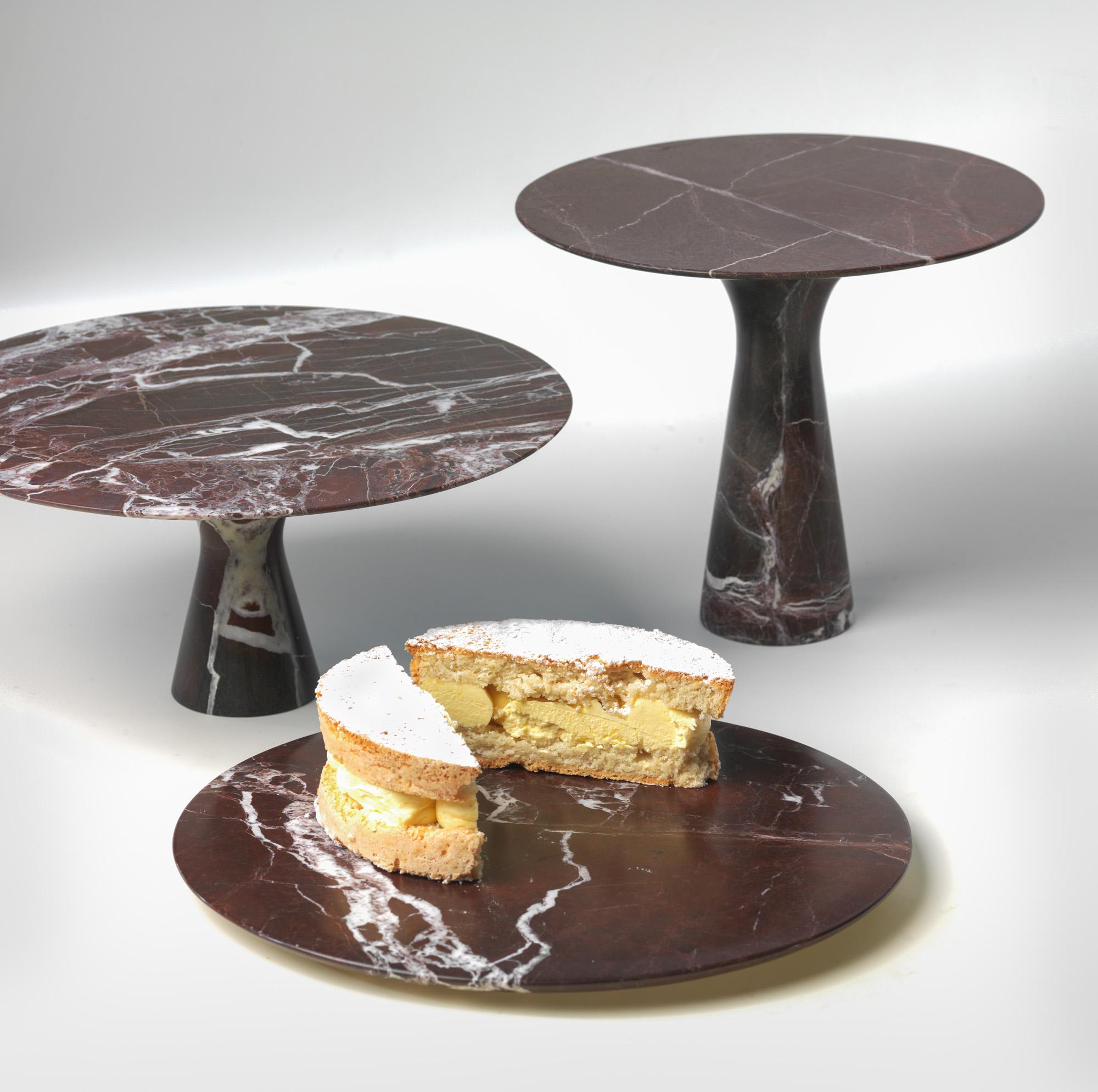 Carved Set of 3 Refined Contemporary Marble Grafitte Cake Stands and Plate For Sale
