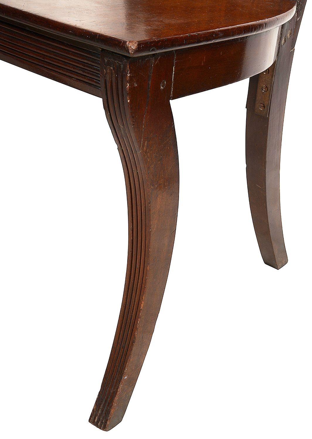 Anglais Ensemble de 3 fauteuils Regency Gillows, chaises d'entrée à dossier coquillage, 19ème siècle en vente