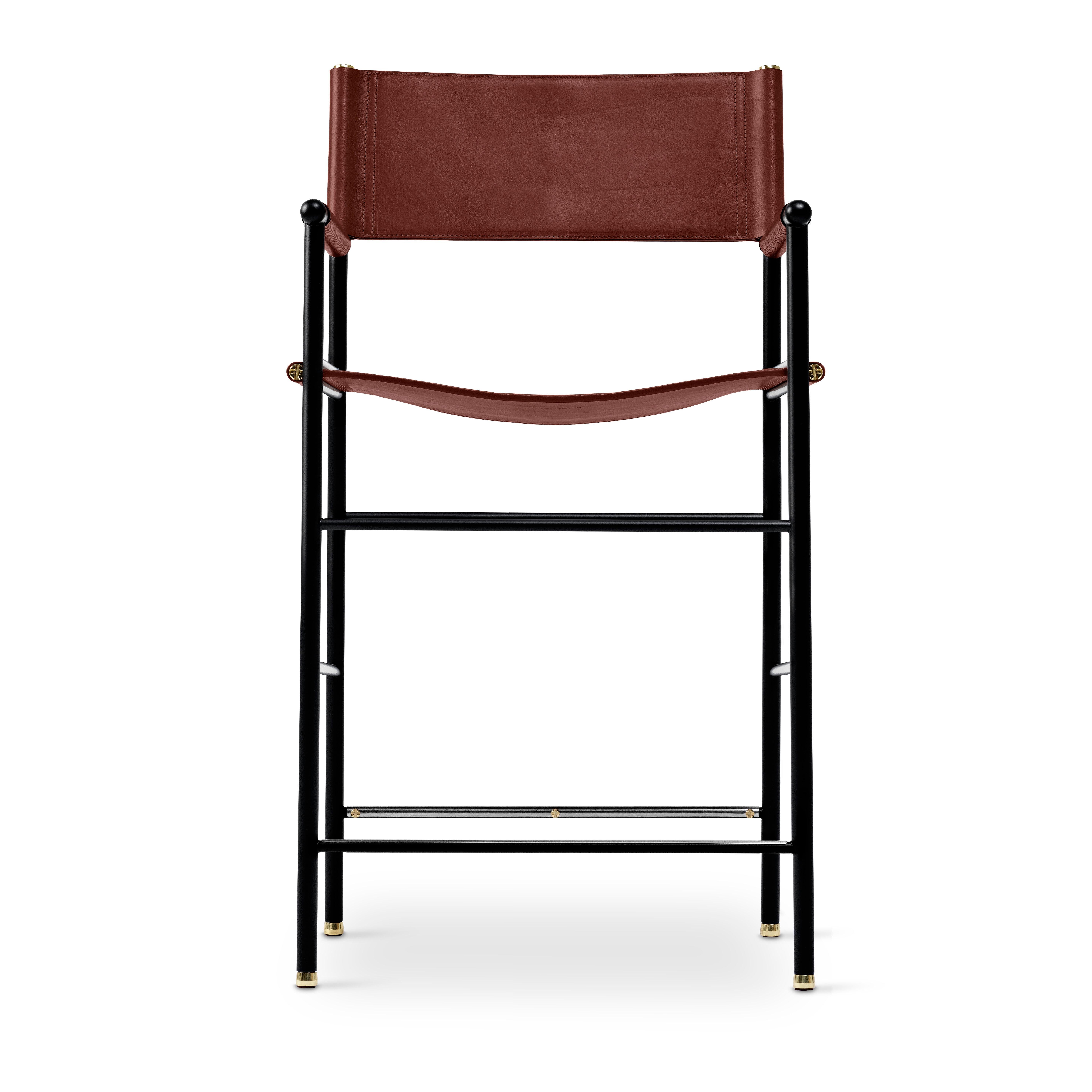 Moderne Ensemble de 3 tabourets de bar contemporains w. Dossier en cuir cognac et métal en caoutchouc noir en vente