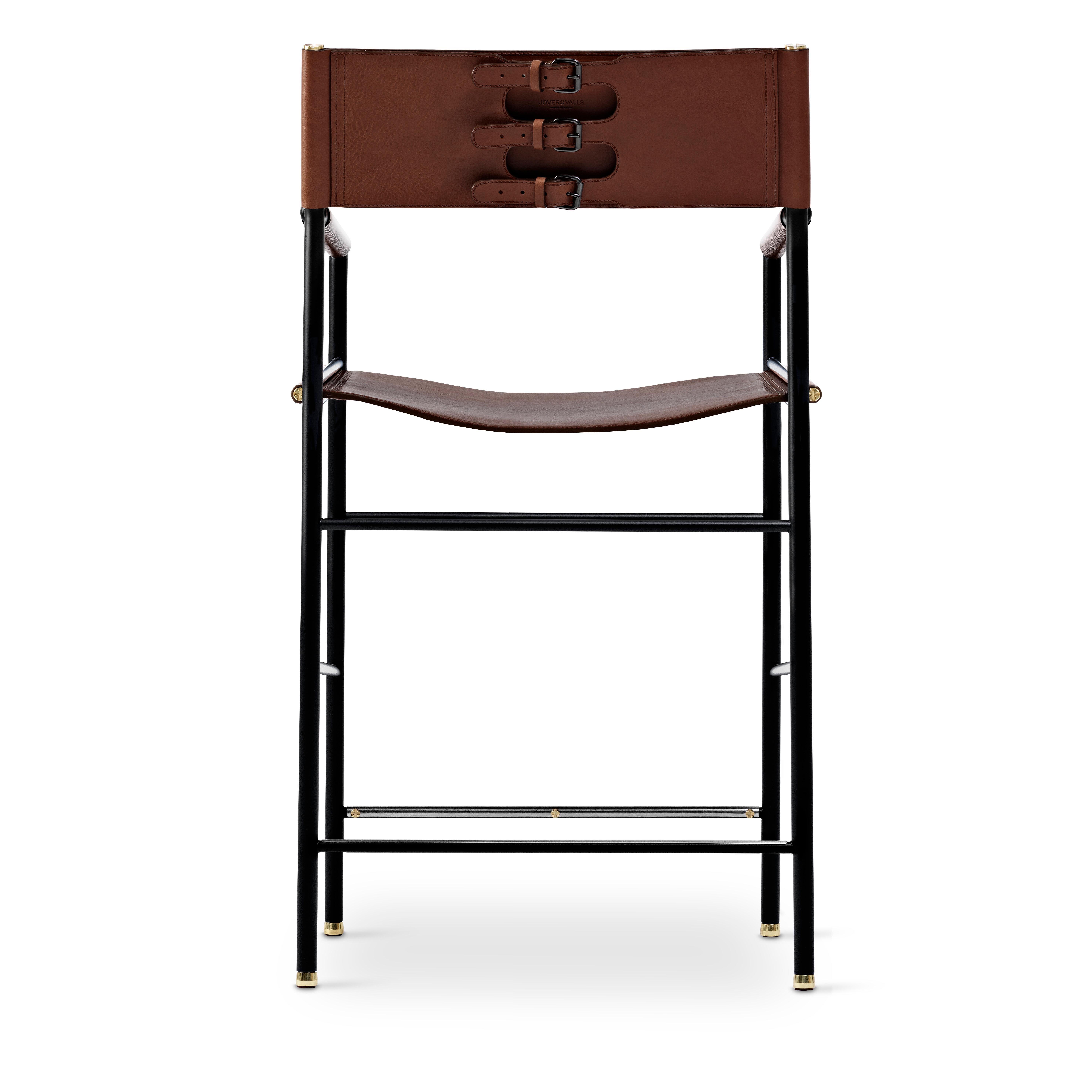 The “Repose” contemporary stool belongs to a collection that revisit the director chair collection, serene pieces where exclusivity and precision are shown in small details such as the hand-turned metal nuts and bolts that fix the leather surfaces,