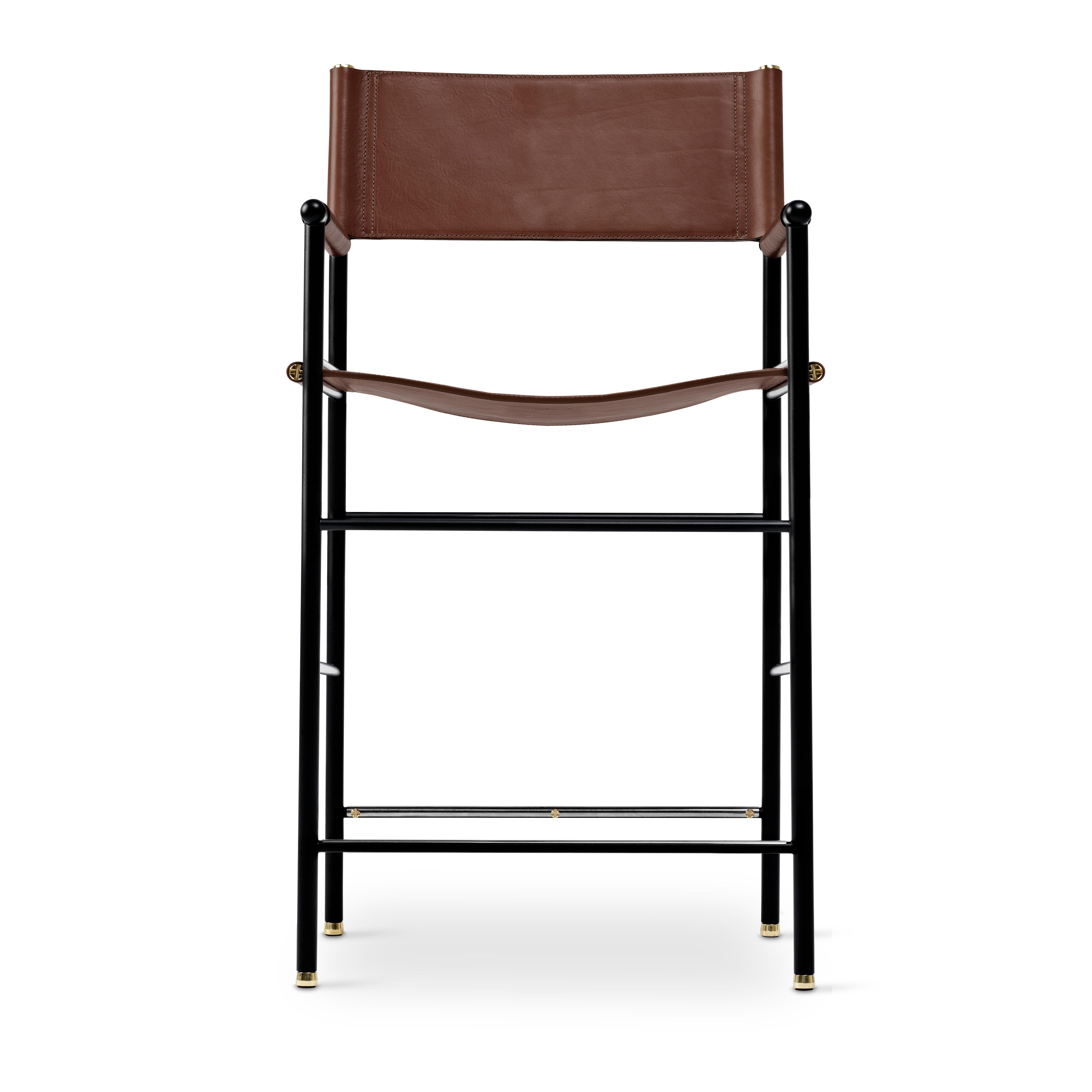 Moderne Ensemble de 3 tabourets de bar artisanaux avec. Dossier en cuir marron foncé et métal caoutchouc noir en vente