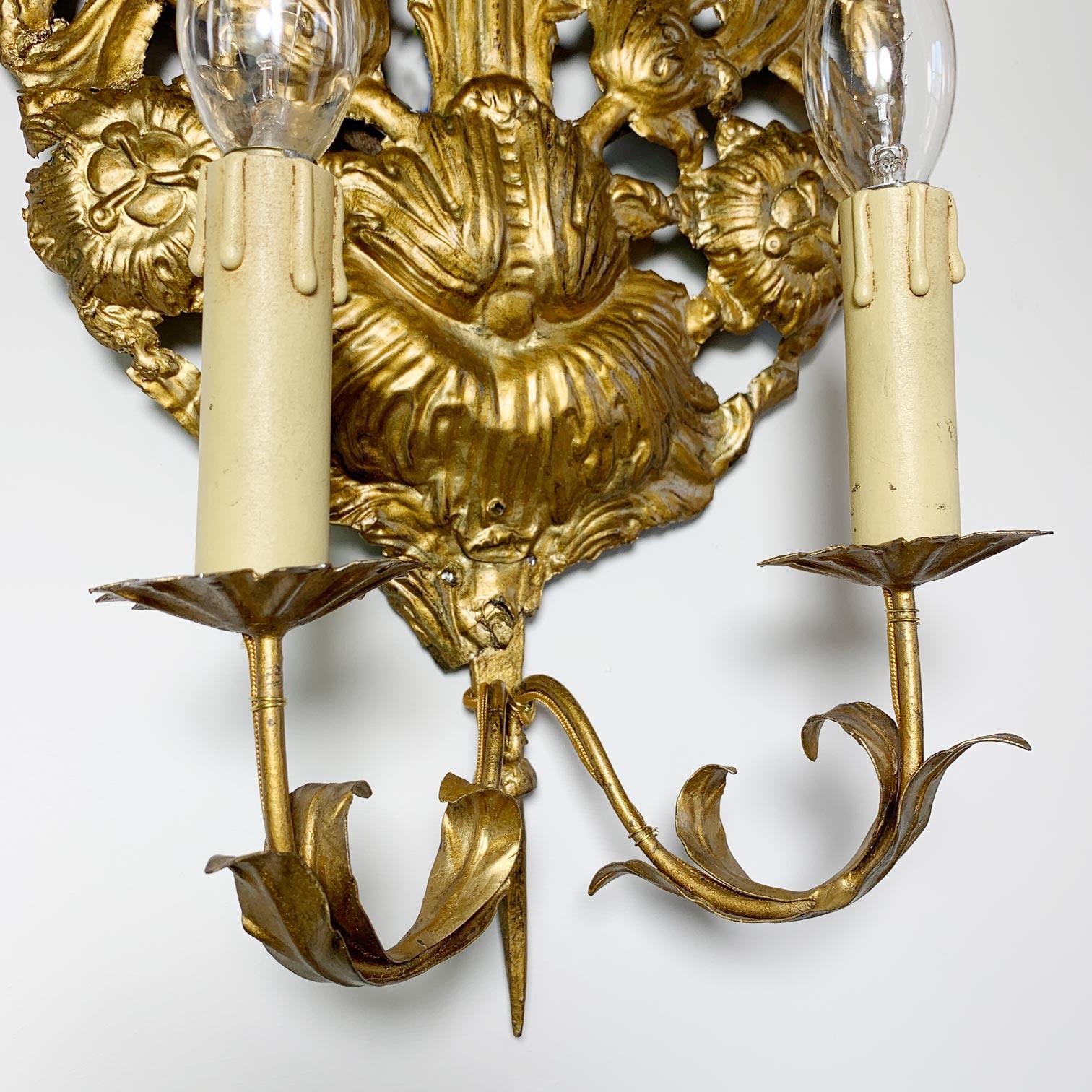 Set of 3 Gold Repousse Baroque Wall Sconces In Good Condition For Sale In Hastings, GB