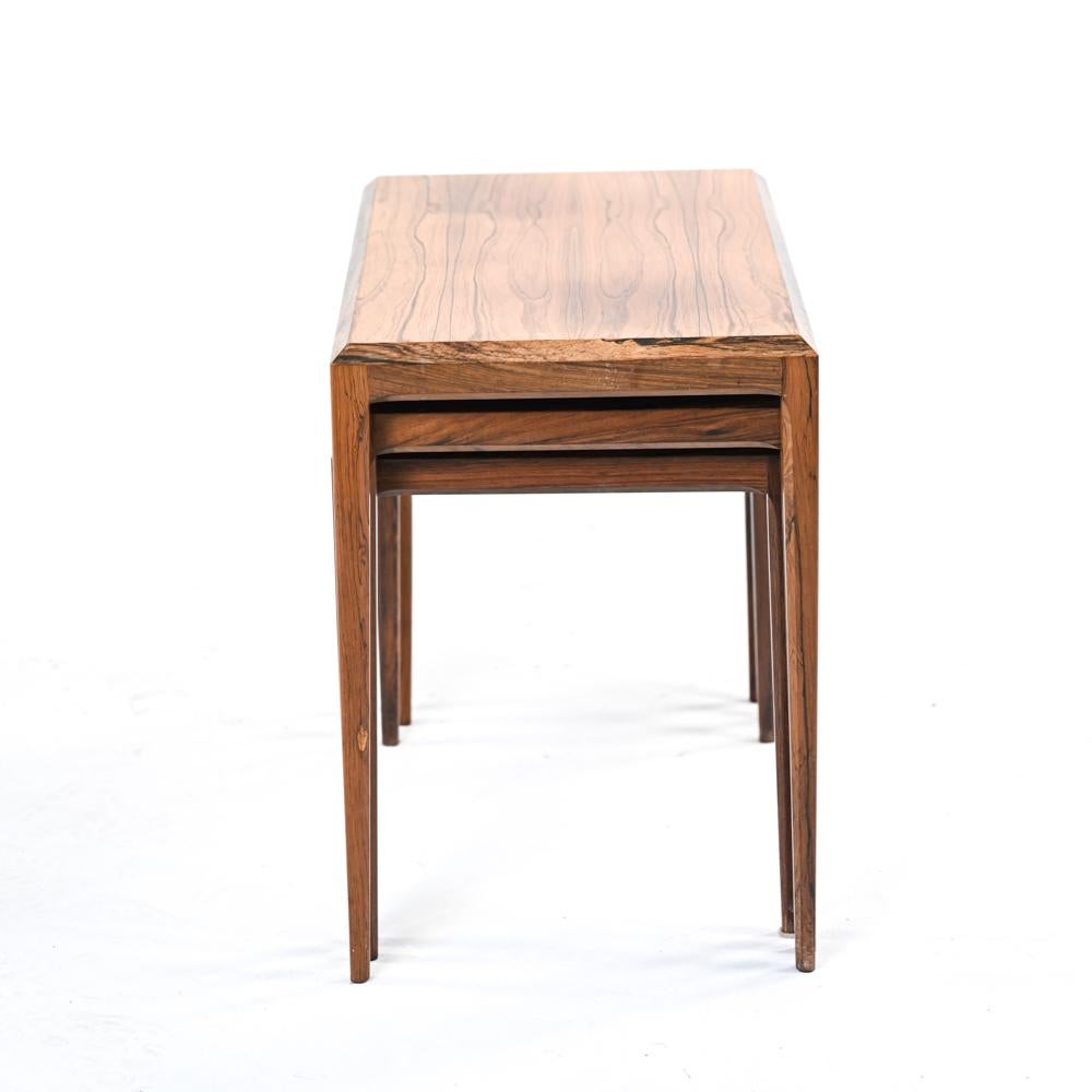 Ensemble de 3 tables gigognes en bois de rose, Johannes Andersen pour Silkeborg, vers les années 1960 en vente 1