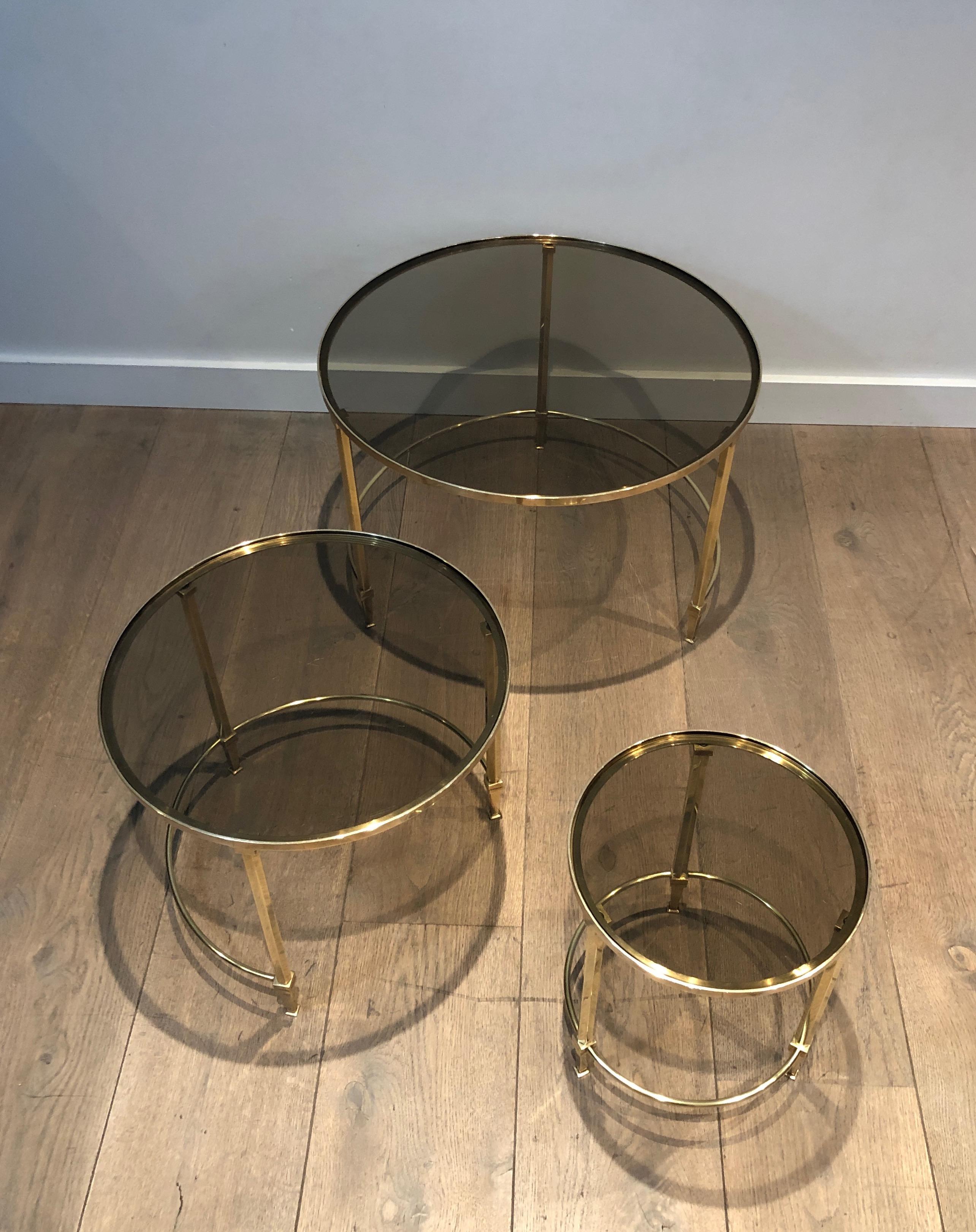 Mid-Century Modern Set of 3 Round Brass Nesting Tables by Maison Ramsay For Sale