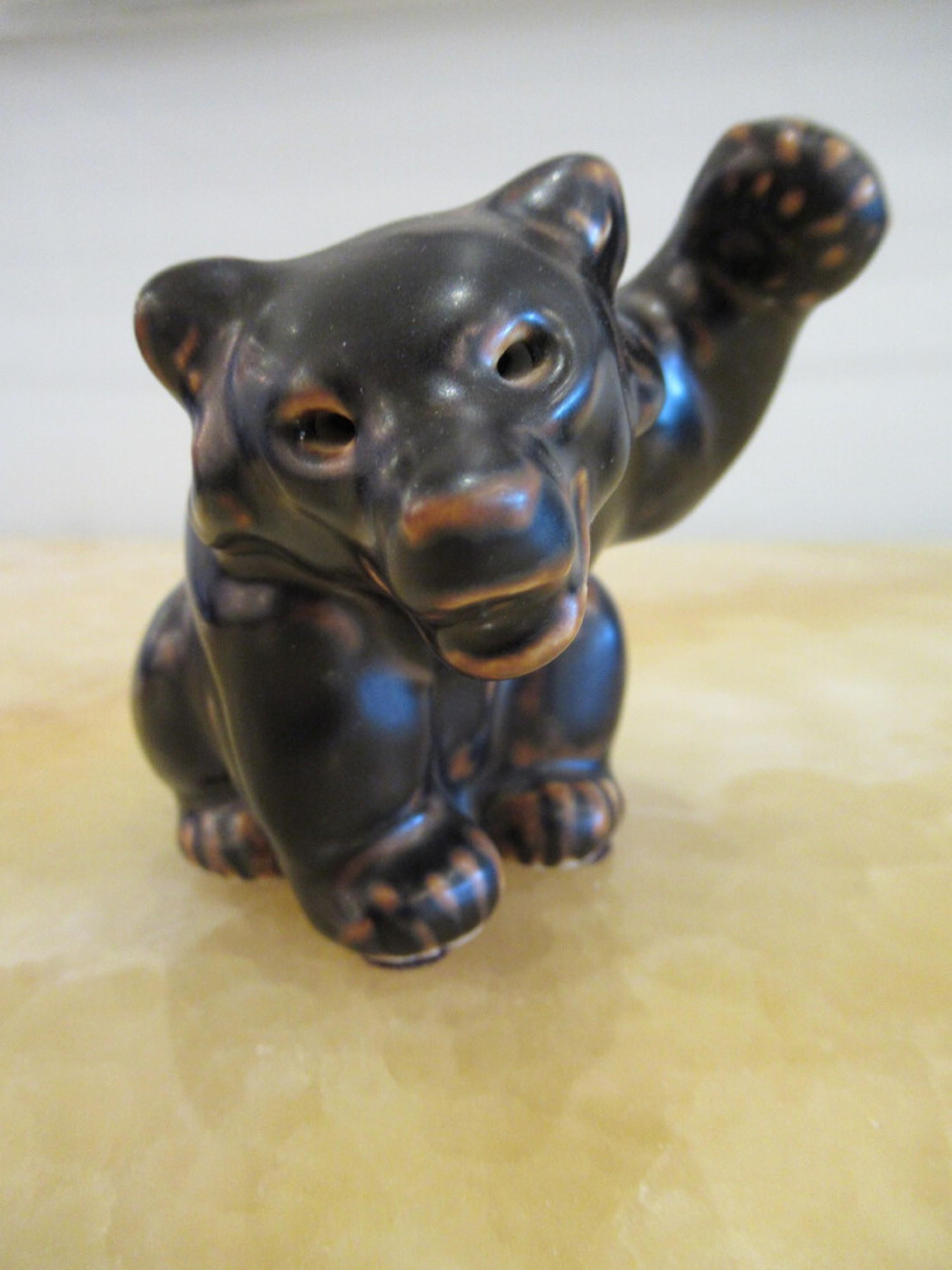 Fait main Ensemble de 3 ours en porcelaine noire de Royal Copenhagen, danois, du milieu du siècle dernier en vente