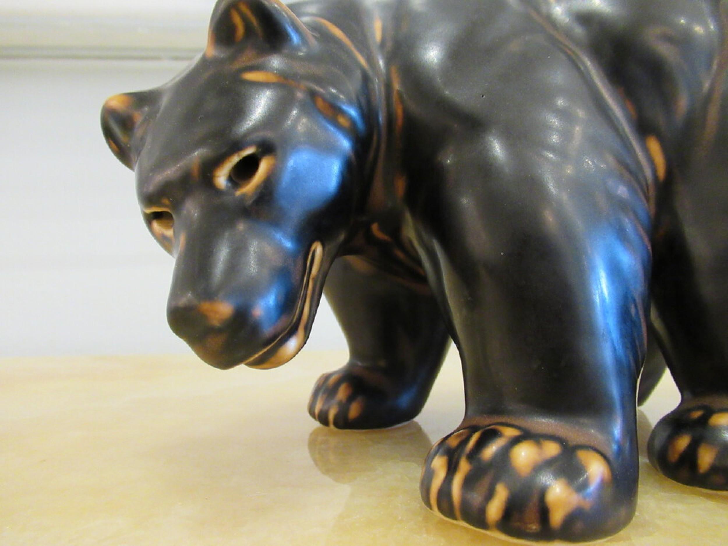 Porcelaine Ensemble de 3 ours en porcelaine noire de Royal Copenhagen, danois, du milieu du siècle dernier en vente